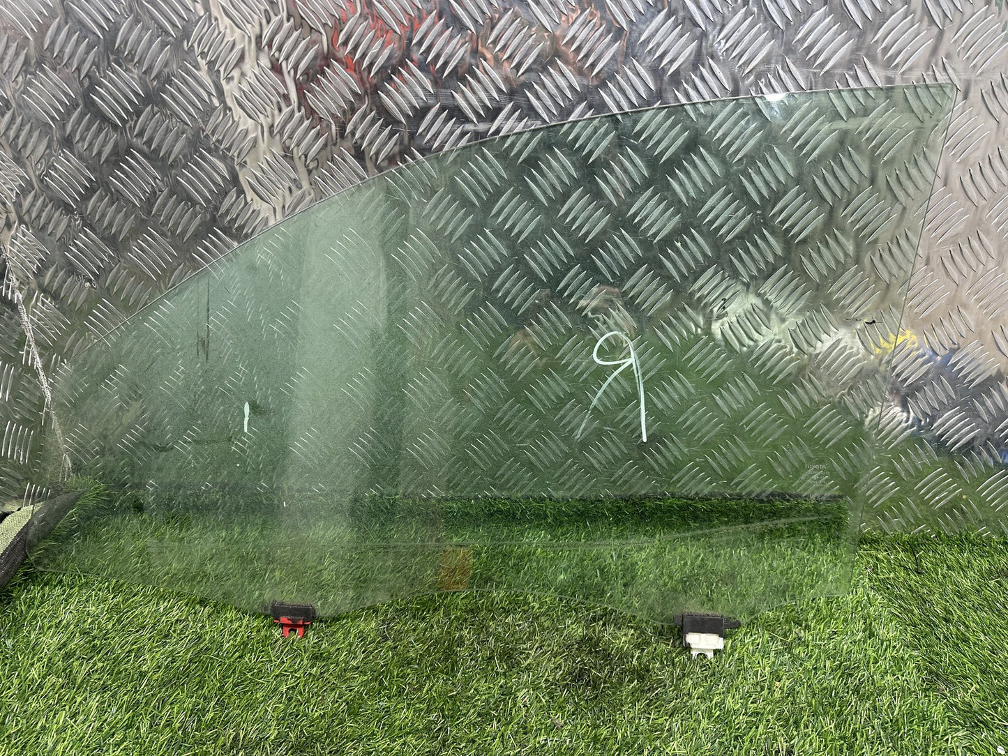 2004-2019 Toyota Hiace H200 - Right Front Door Glass PN: M2H3