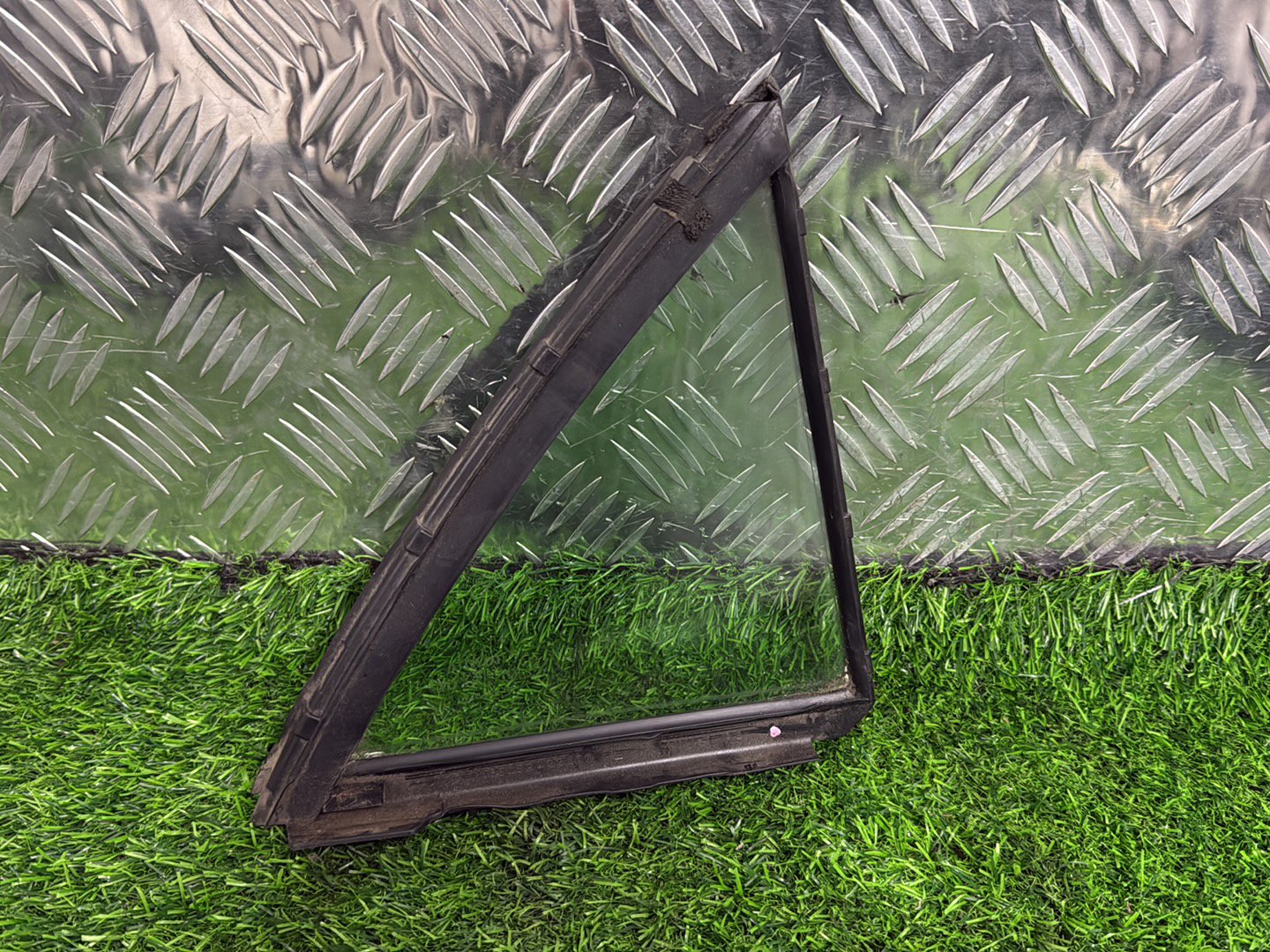 2004-2009 Toyota Mark X X120- Left Rear Quarter Door Glass PN: M408