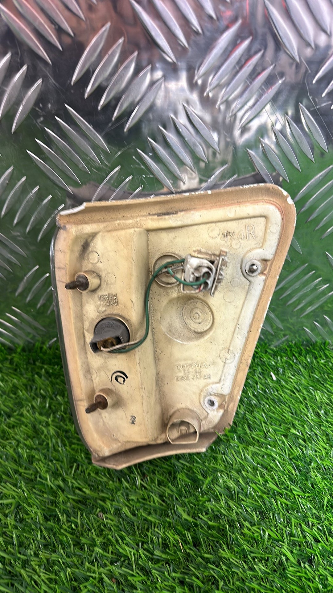 Toyota Hilux Right Indicator TOYOTA 35-30
