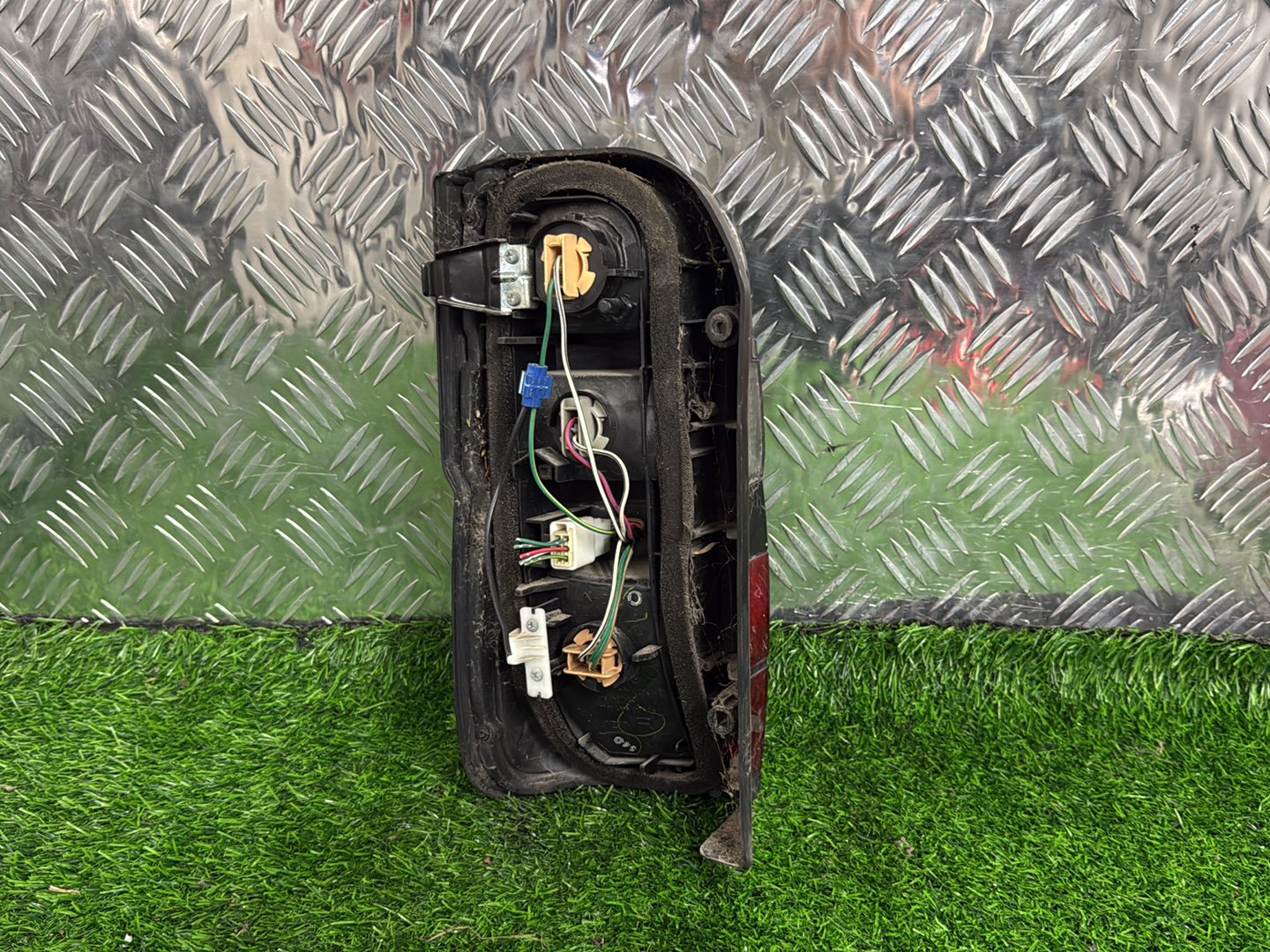 1990 - 2003 Toyota Hiace Right Taillight 26-62