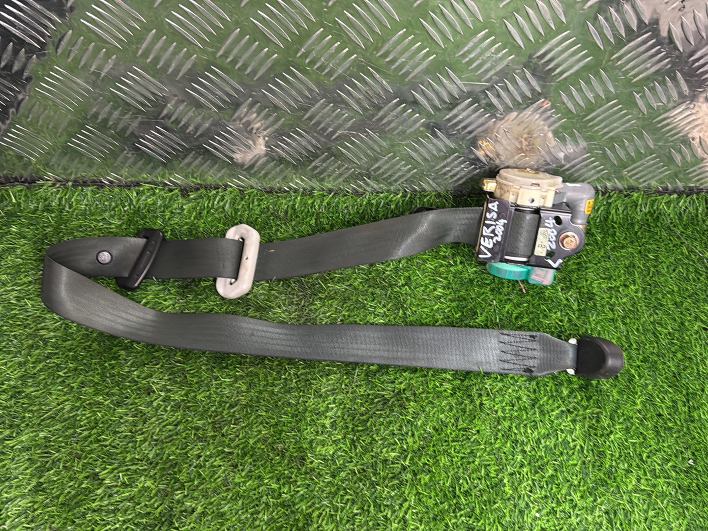 2004 - 2015 Mazda Verisa Left Front Seat Belt T89302T