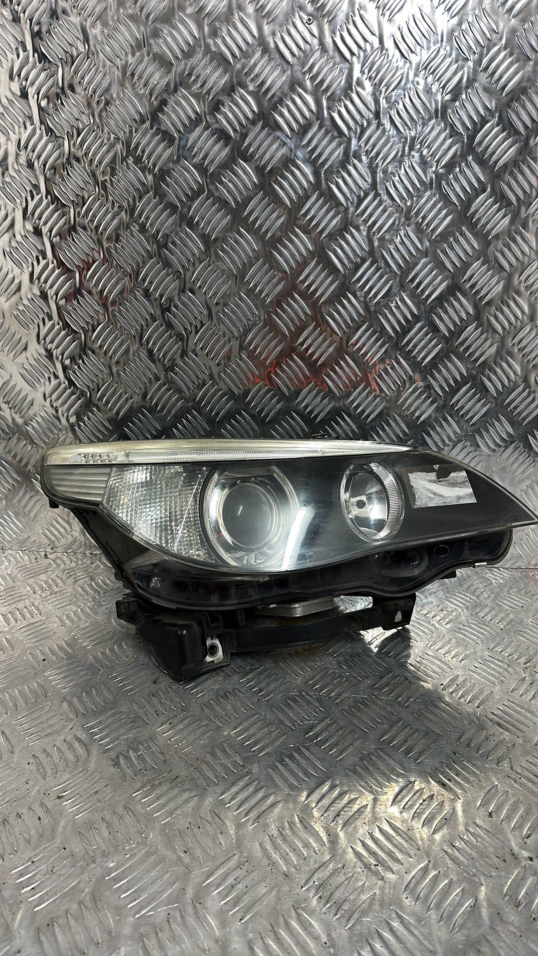 2004-2007 BMW 530xi- Right Headlight PN: 158 762-00