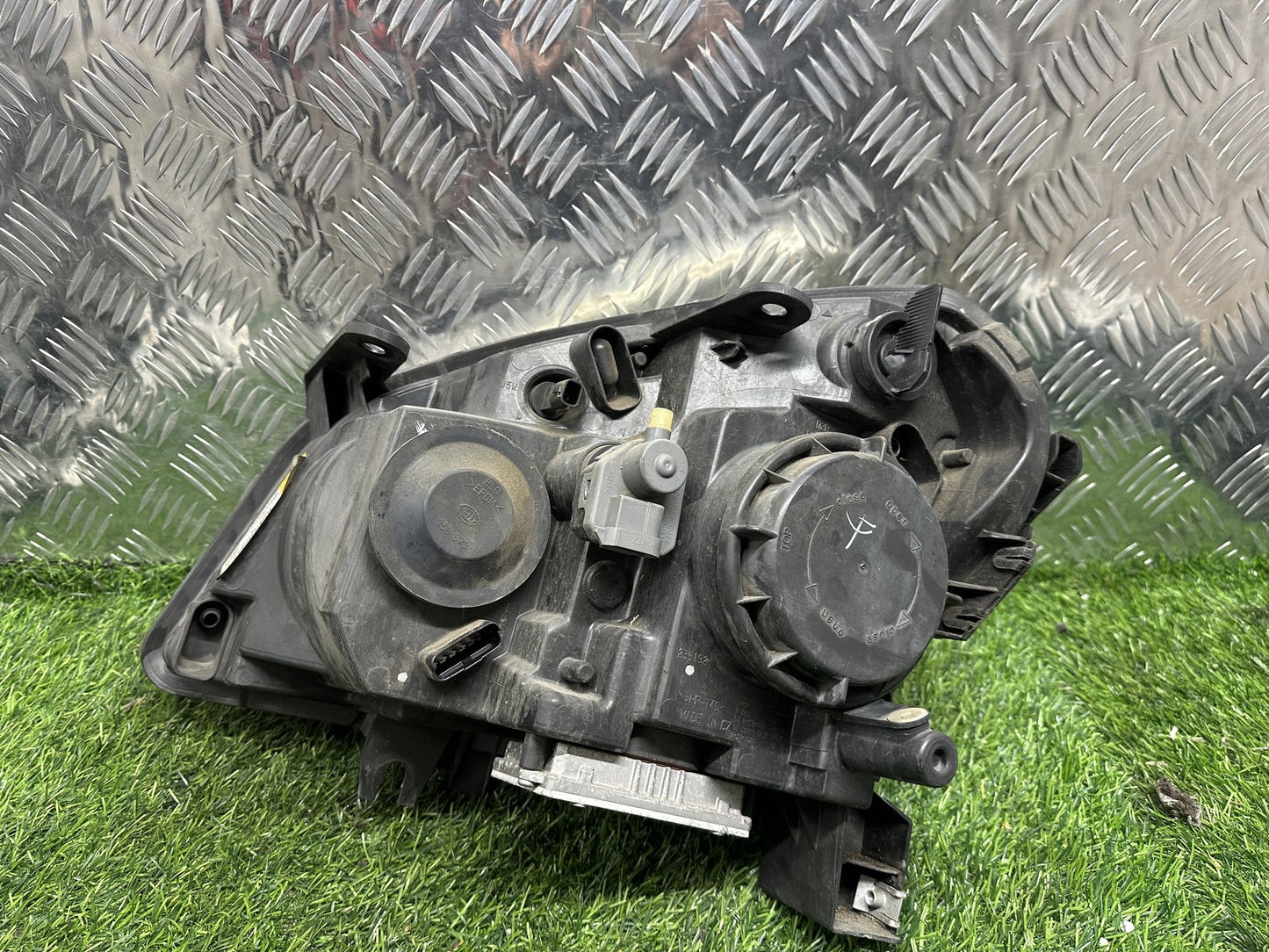 2006-2010 Nissan Dualis J10- Right Headlight PN: 26010 JD01A
