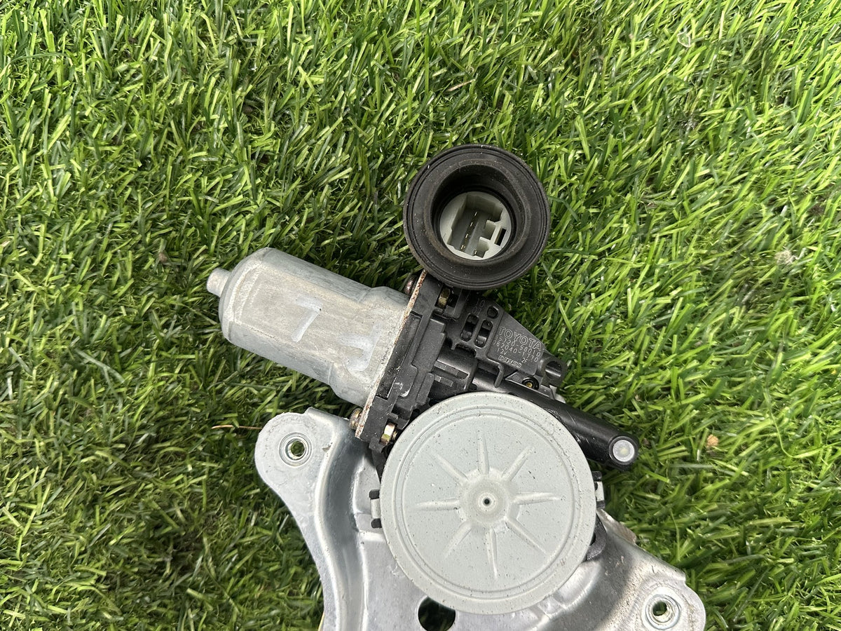 2003-2009 Toyota Wish E10 - Left Front Window Regulator/Motor PN: 6 PIN