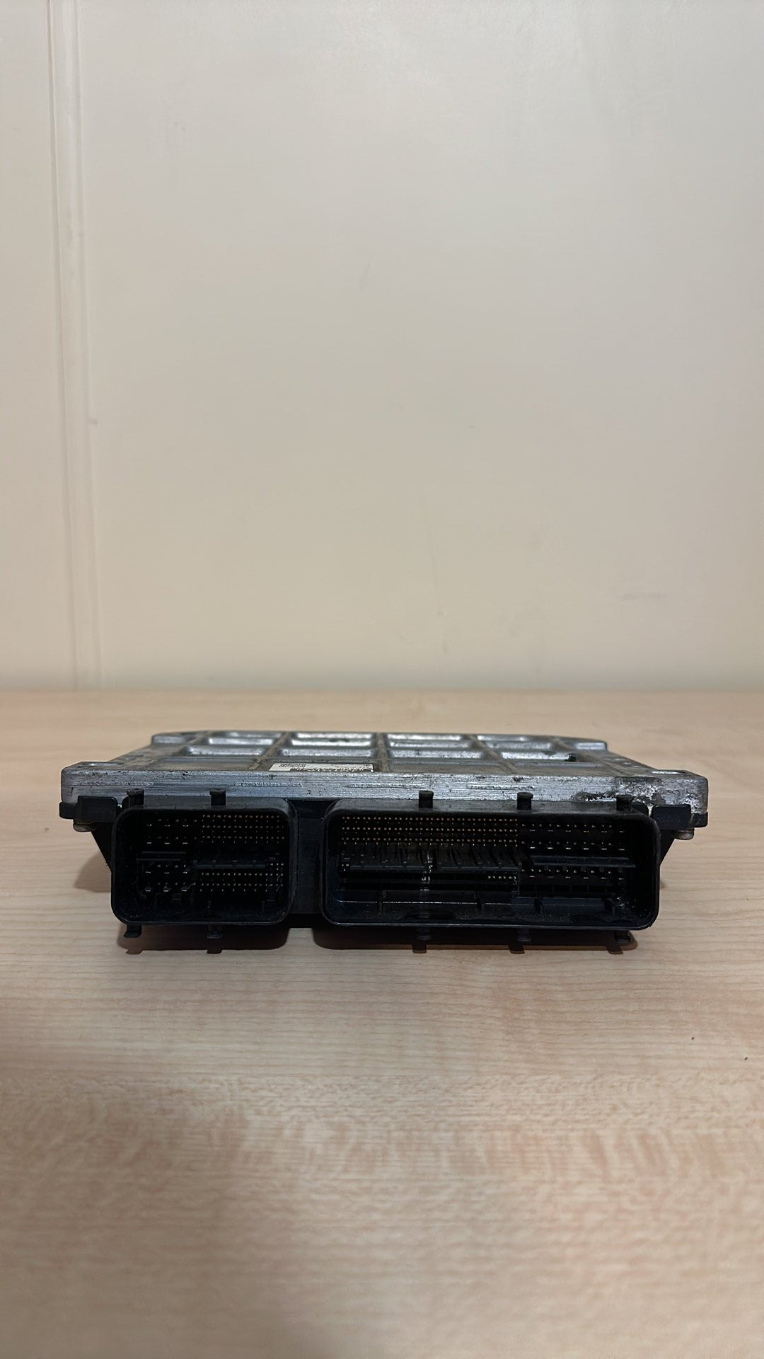 2005-2015 Toyota Hiace TRH201- ECU PN: 89661-26L40