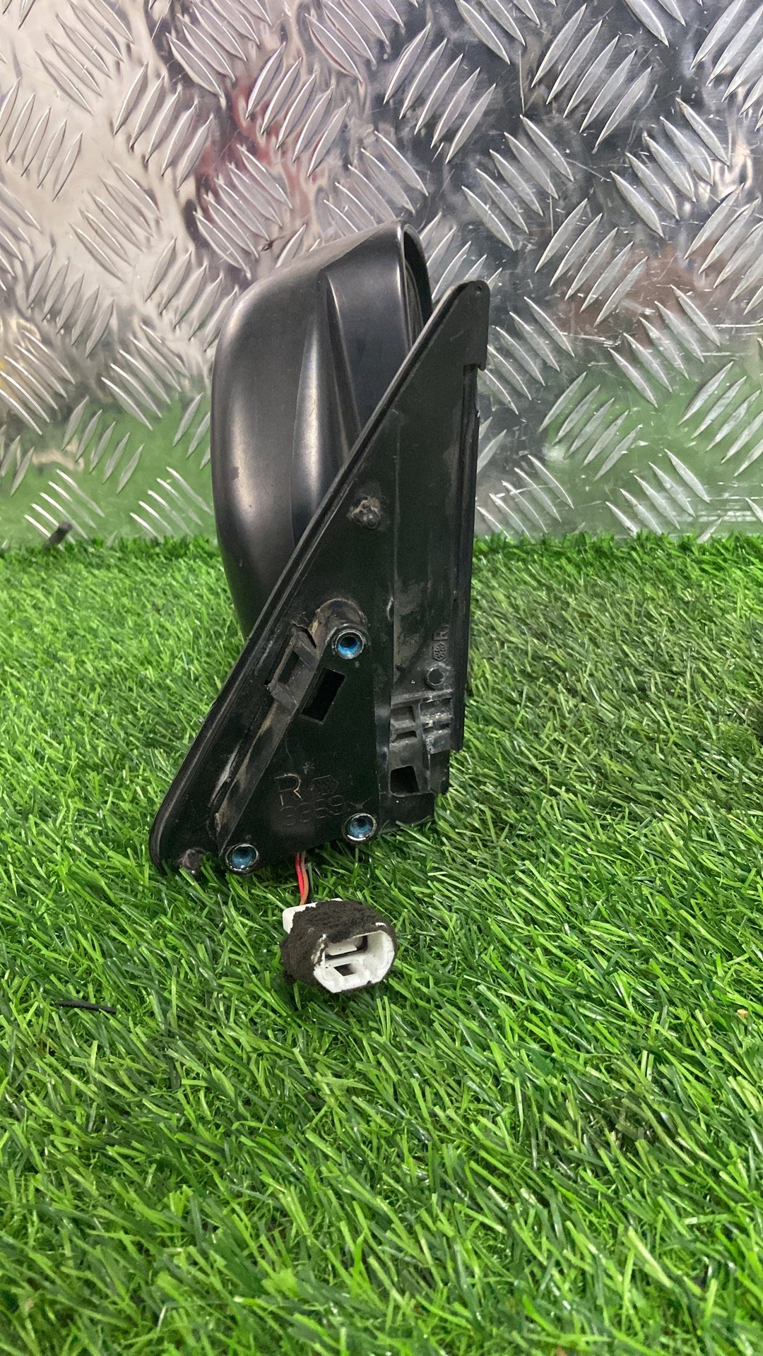 1995-2001 Toyota Hiace H1- Right Door Mirror PN: 3 WIRE TYPE