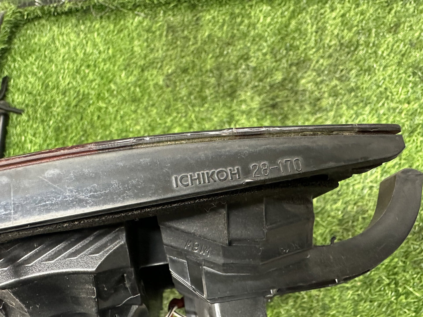 2000-2005 Toyota Estima R30 - Left Tailgate Garnish PN: ICHICOH 28-170
