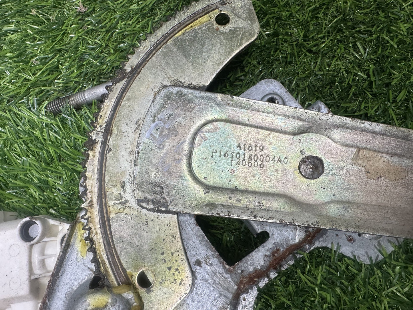 2012-2019 Foton Tunland P201- Left Rear Window Regulator/Motor PN: 2 PIN
