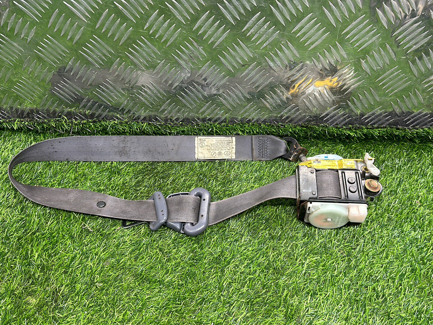 1996 - 2002 Toyota Hilux Surf Left Front Seat Belt TK-AB2-F1556-P