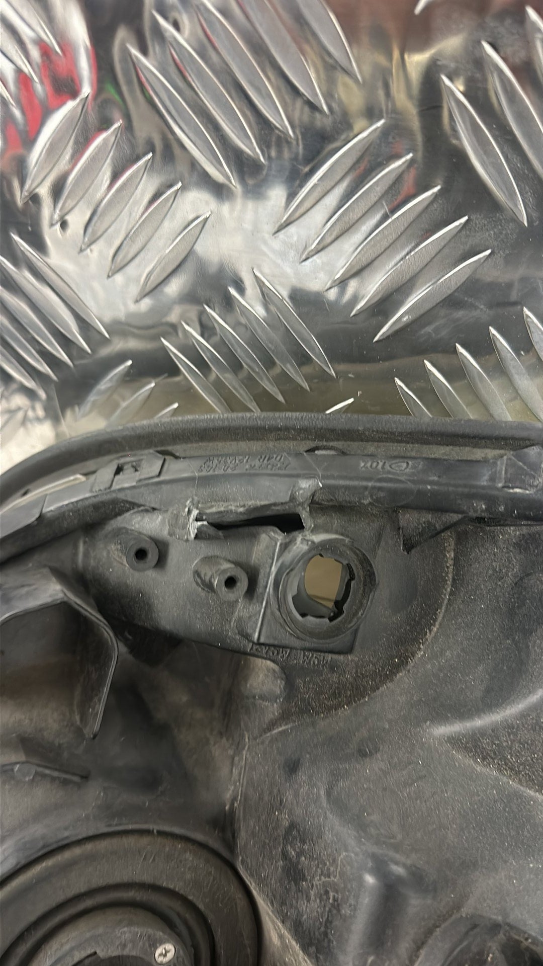 2001-2007 Toyota Voxy Right Headlight Koito 28-183