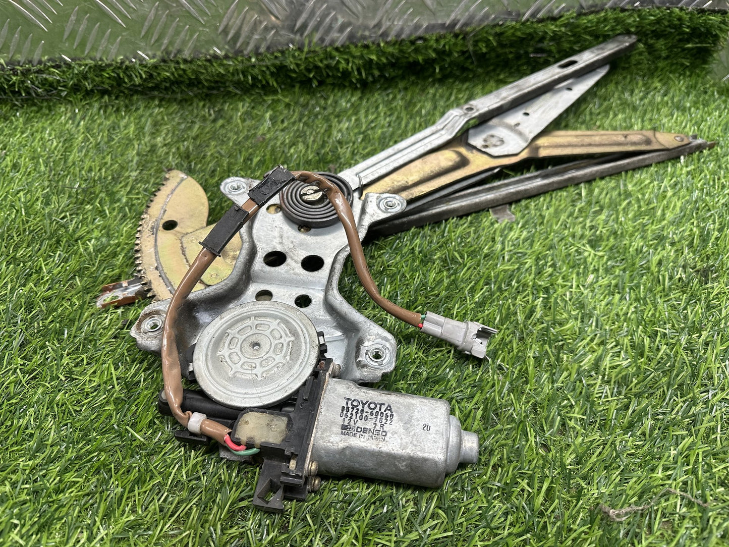 1996-2002 Toyota Land Cruiser Prado- Left Front Window Regulator/Motor PN: 85720-60060