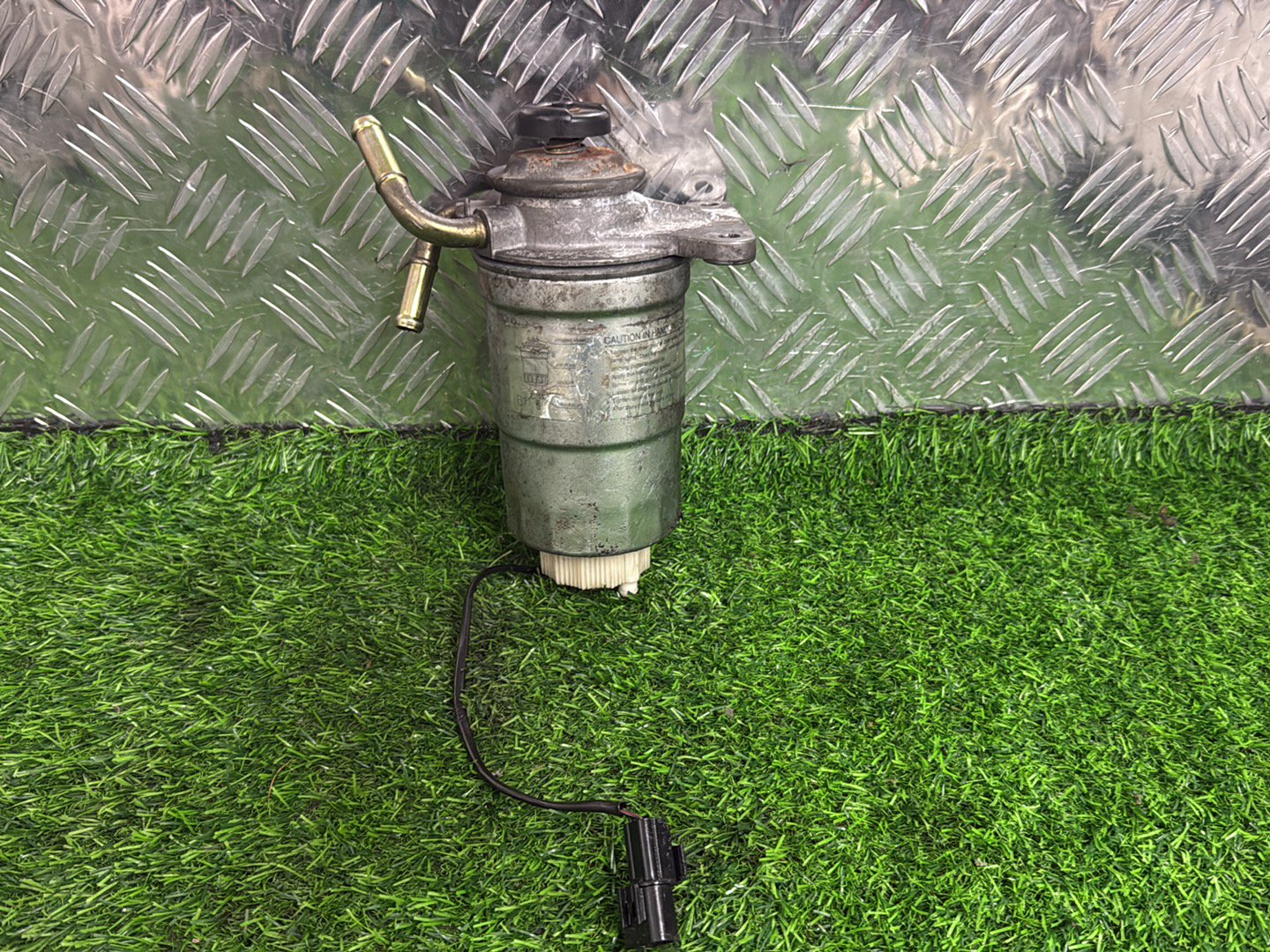 1999-2006 Mitsubishi Pajero Fuel Filter Primer Pump