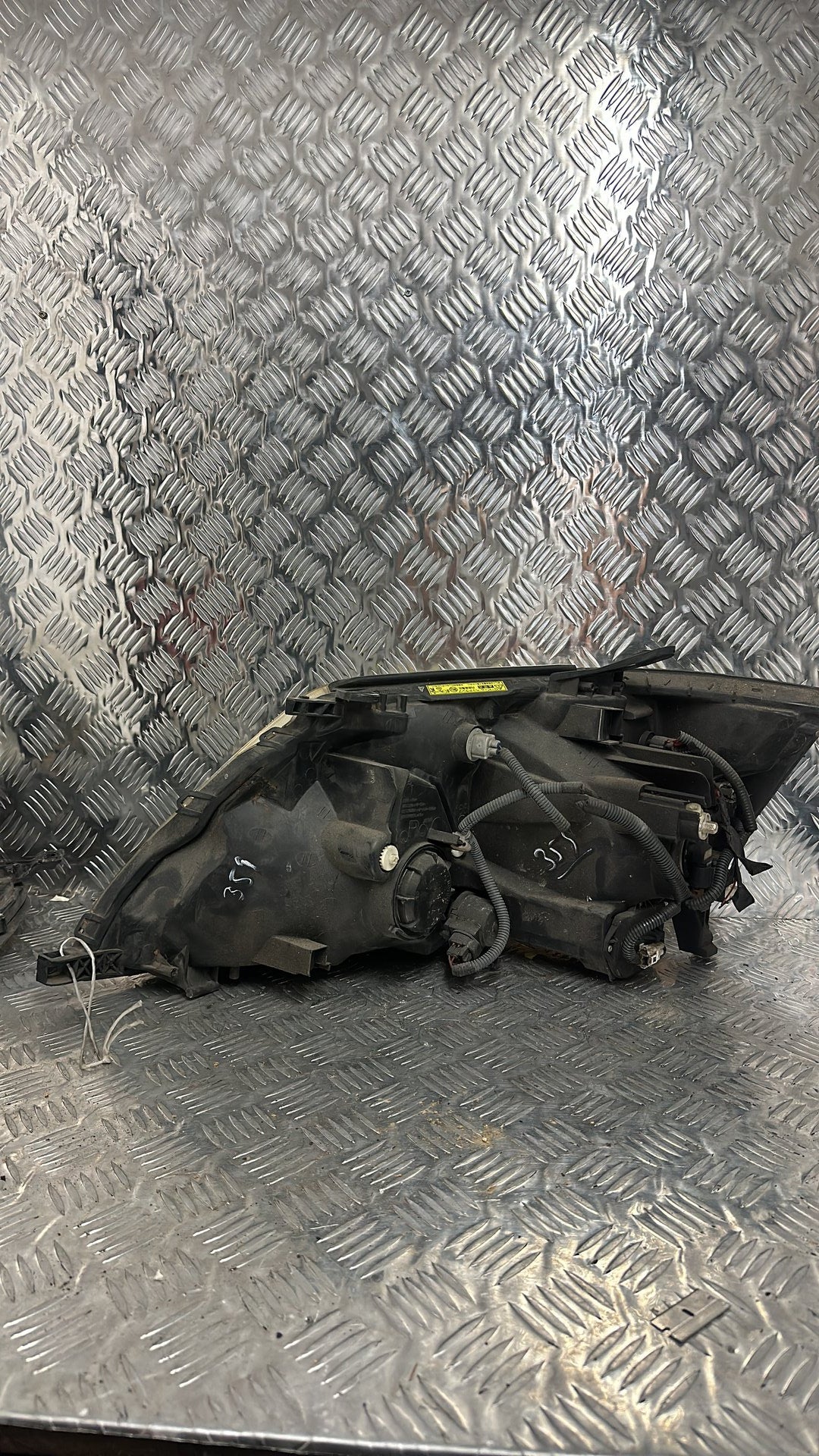 2002-2008 Toyota Alphard MNH15W- Right Headlight PN: ICHIKOH 58-10