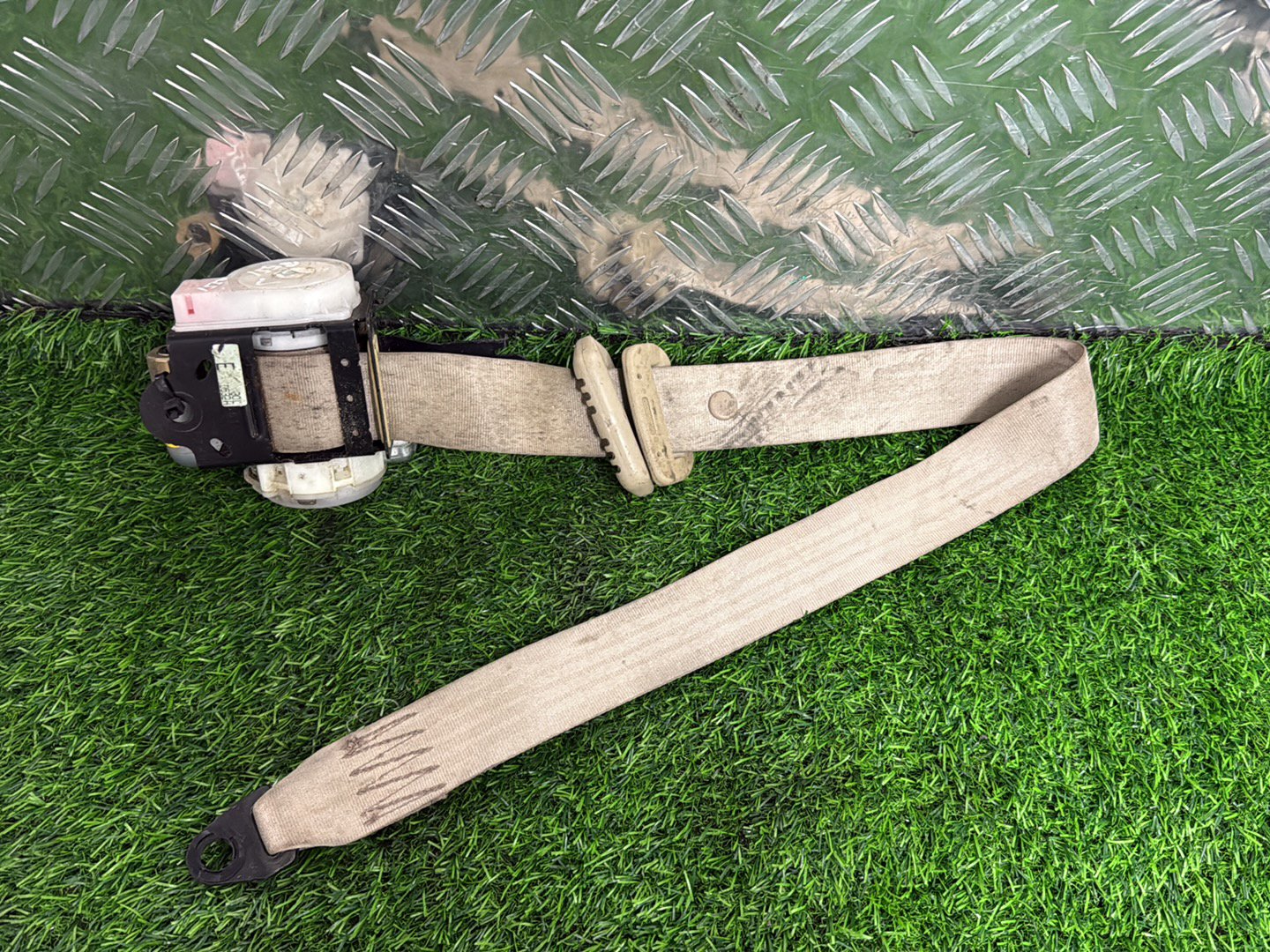 2002 - 2007 Mazda Demio Left Front Seat Belt T89339T