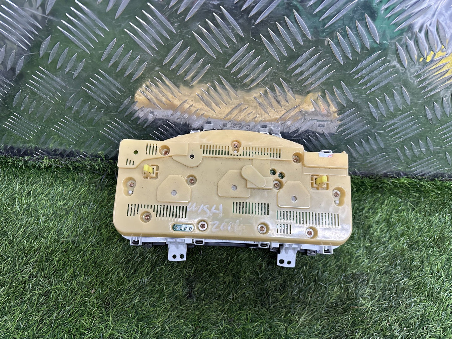 2003-2009 Toyota Wish E10 - Instrument Cluster PN: