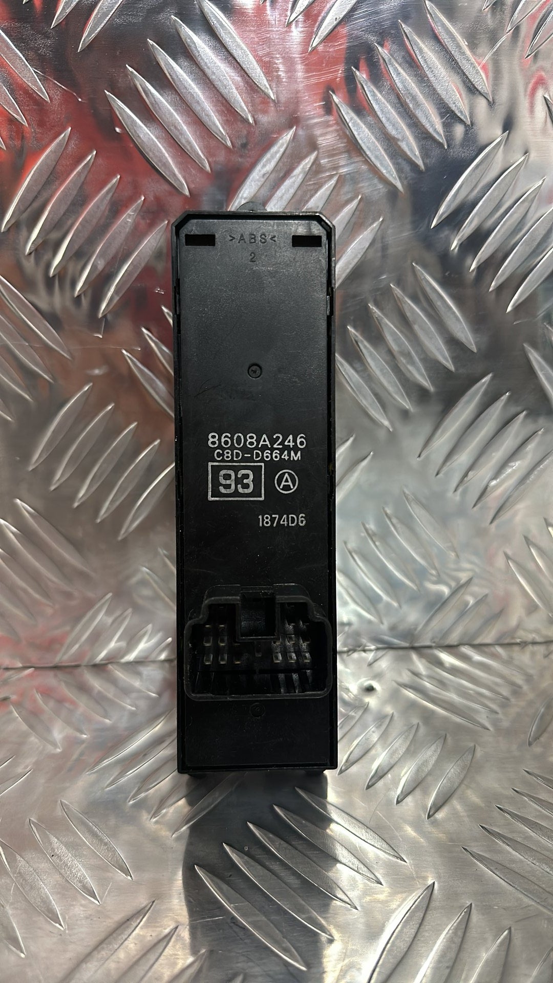Mitsubishi Pajero Master Power Window Switch 8608A246