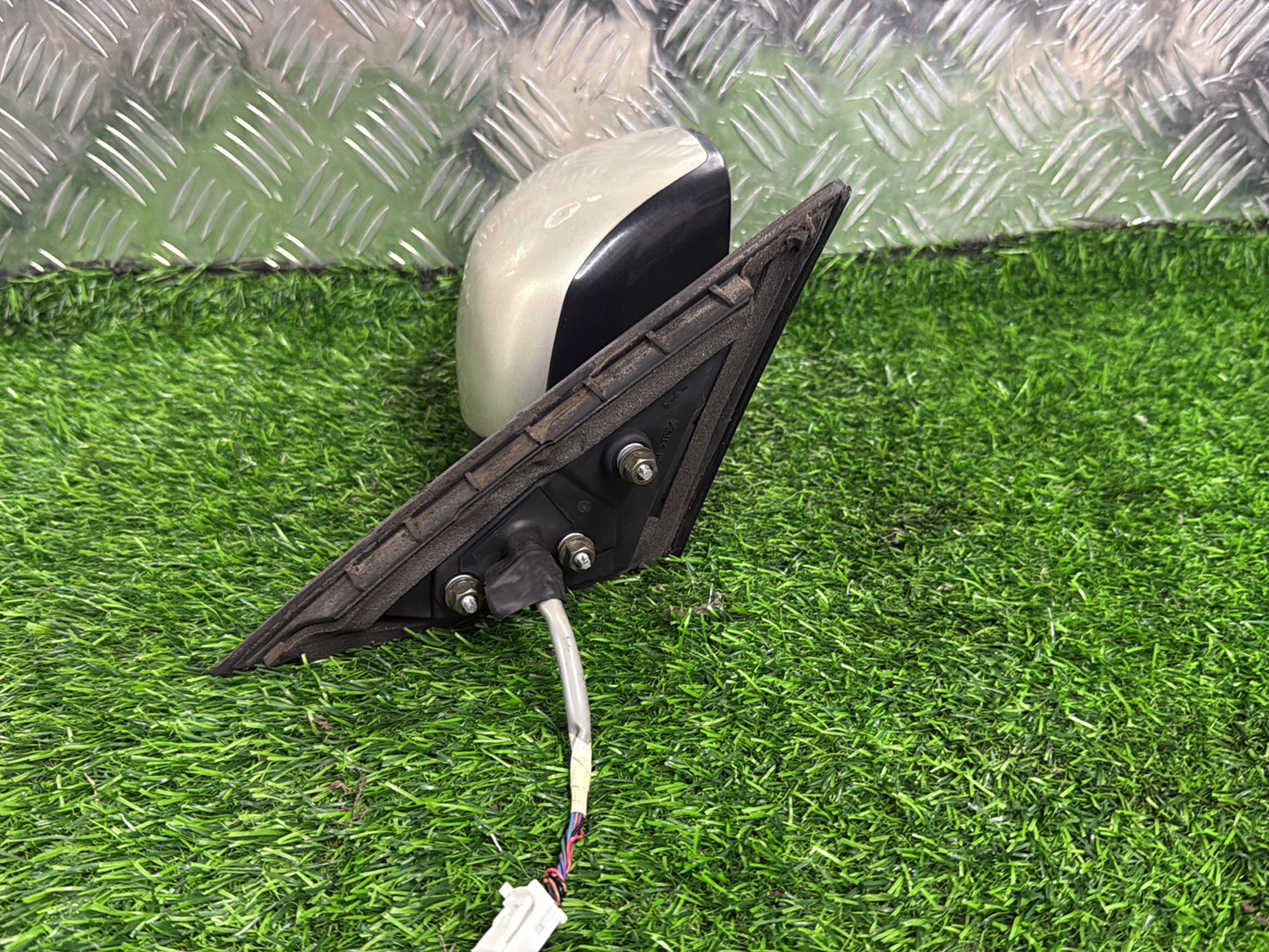 2004 - 2009 Nissan Fuga Right Door Mirror 7 Wire