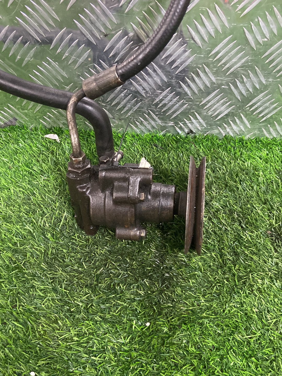 1988 - 1997 Toyota Hilux Steering Pump 2L / 3L