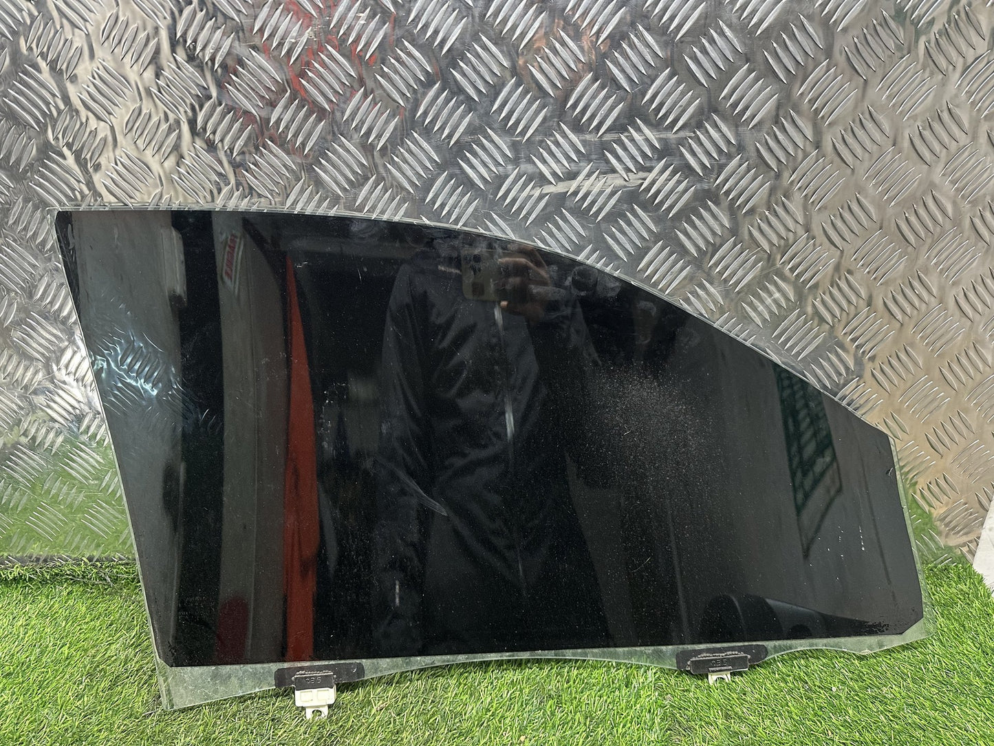 2005-2015 Toyota Hilux N20- Left Front Door Glass PN: TINTED