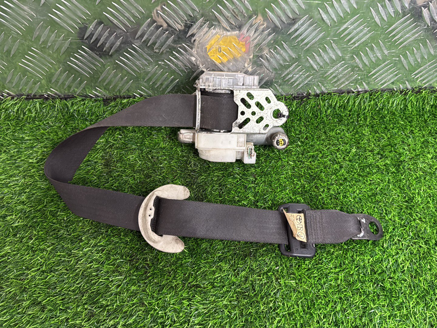2004 - 2009 Toyota Mark X Left Front Seat Belt 7M2940-P