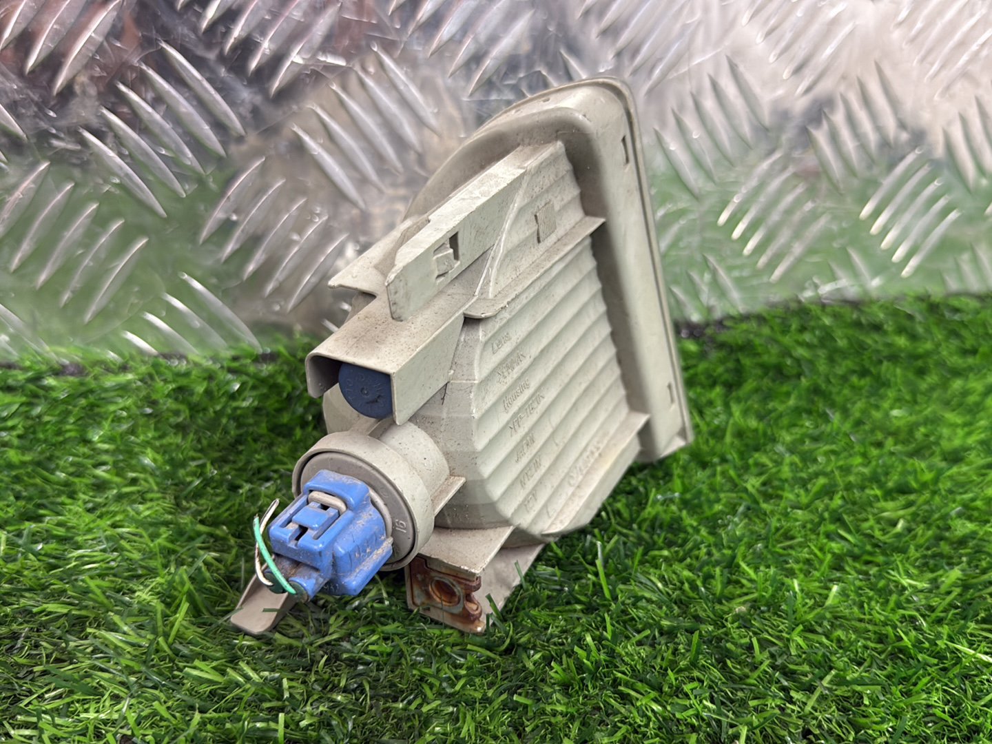 2011-2015 Toyota Aqua NHP10- Left Indicator/Fog/Side PN: 81520-52030