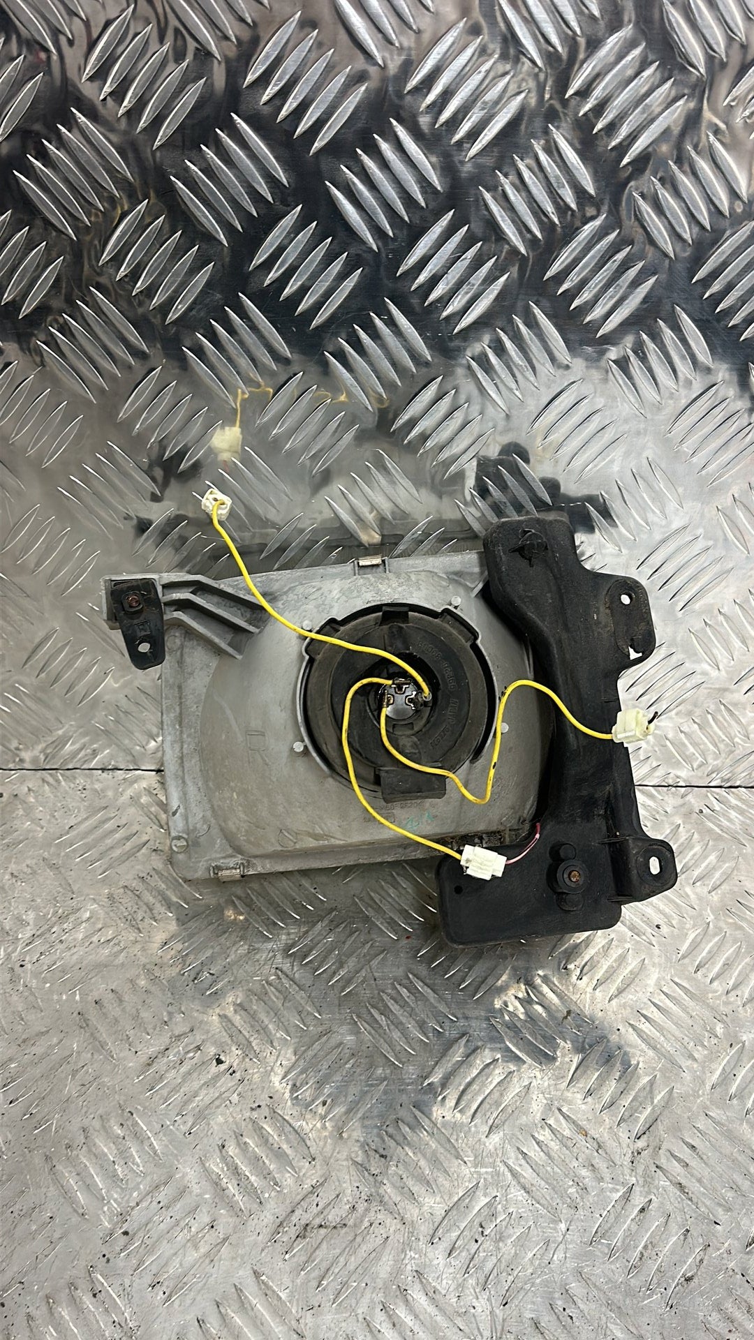 1997-2001 Nissan Navara Right Headlight Koito 110-24716