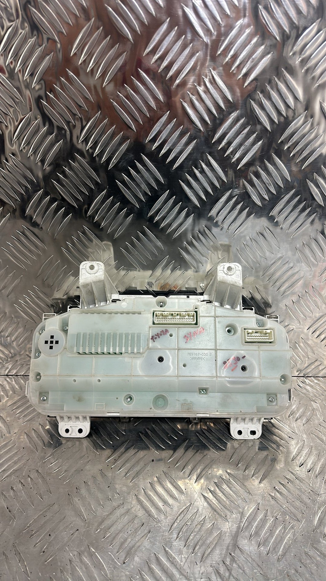 2006-2016 Toyota Dyna Instrument Cluster 83800-25C70