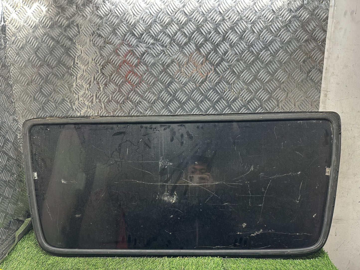 1990-2004 Toyota Hiace KZH100- Rear Tailgate Glass PN: M283 SUPER CUSTOM