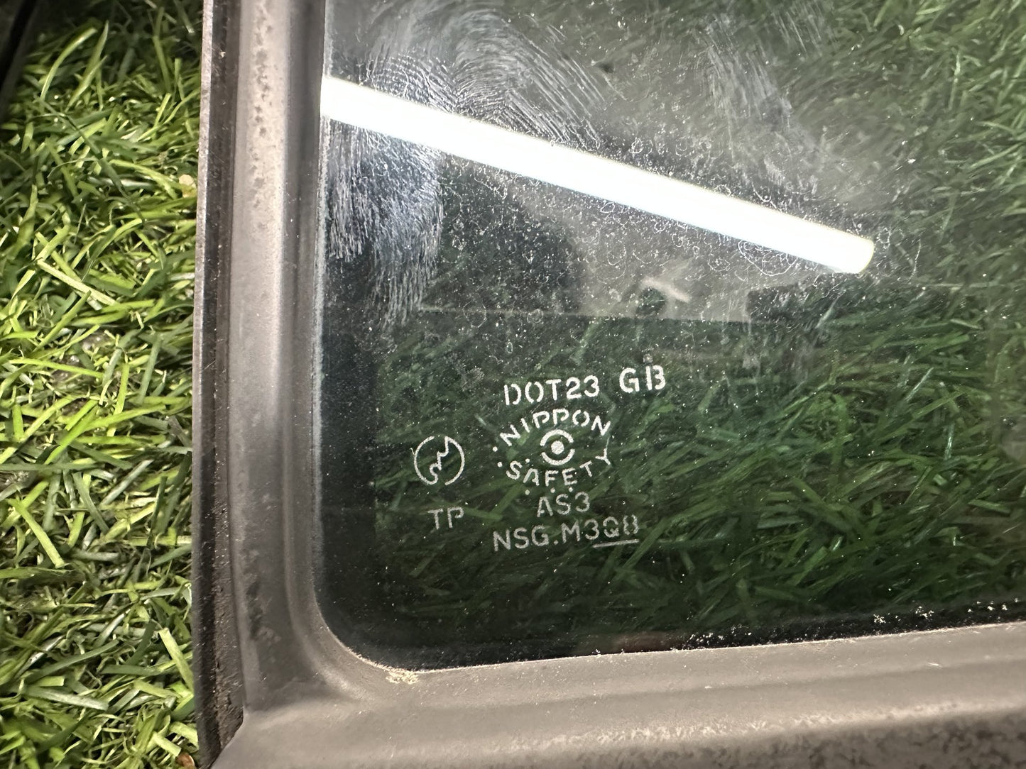2002-2007 Mazda Demio DY- Right Rear Quarter Door Glass PN: M3Q8