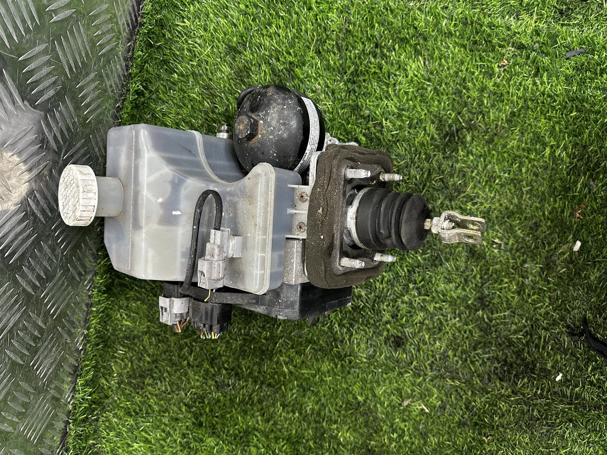 1999-2006 Mitsubishi Pajero V7*W - ABS Hydraulic Pump & Modulator Assembly PN: 4M41 2.8L Diesel