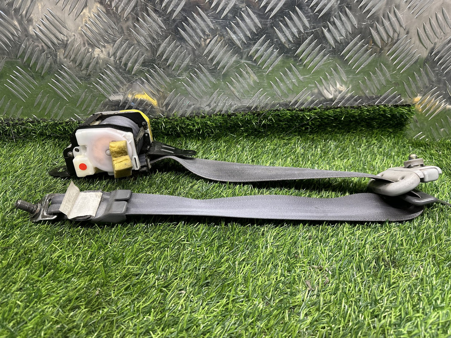 1995-2002 Toyota Granvia- Right Front Seat Belt PN: TK-AB2-1463-P