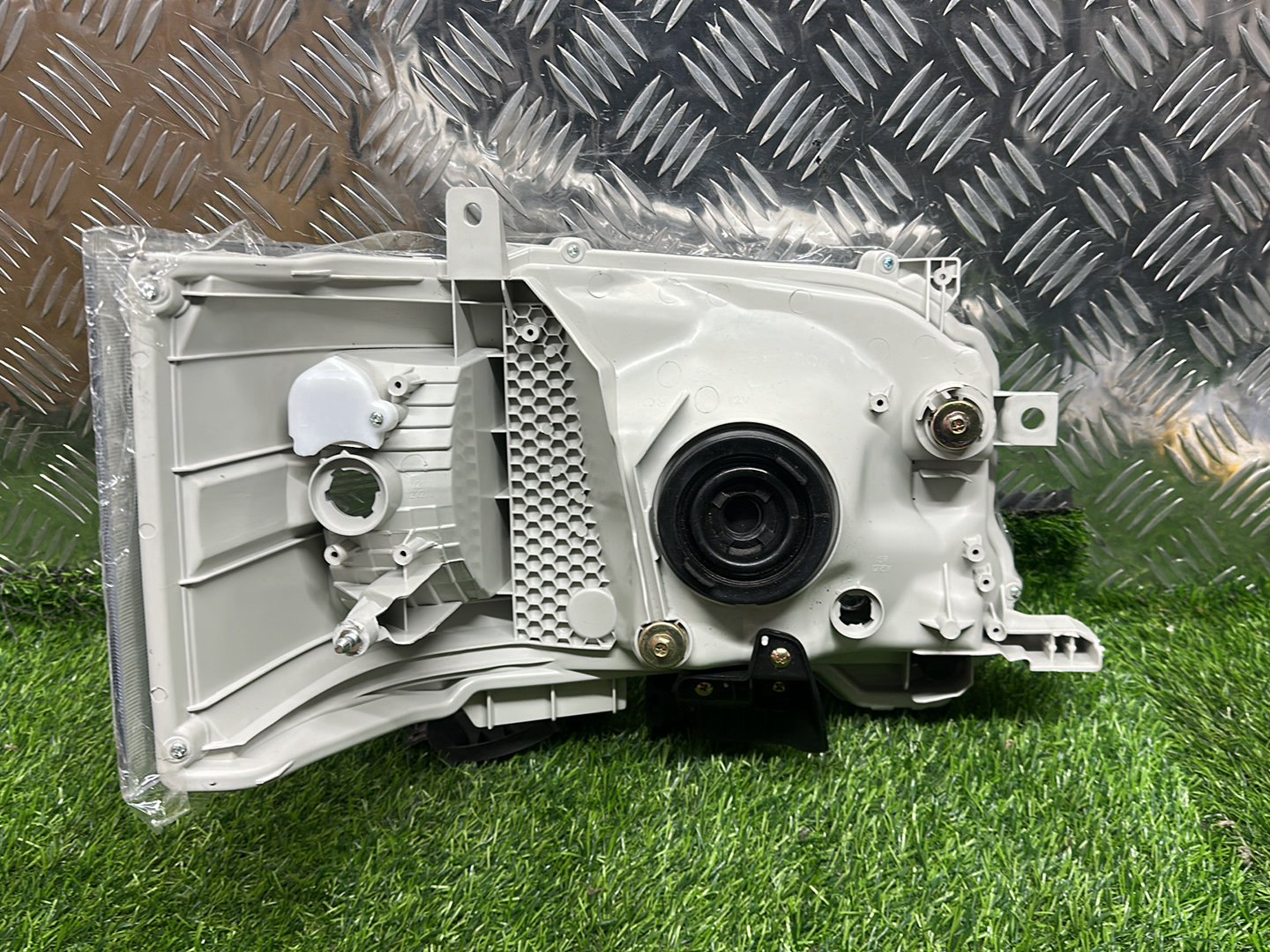 2010-2014 Toyota Hiace H200- Left Headlight PN: 26-127