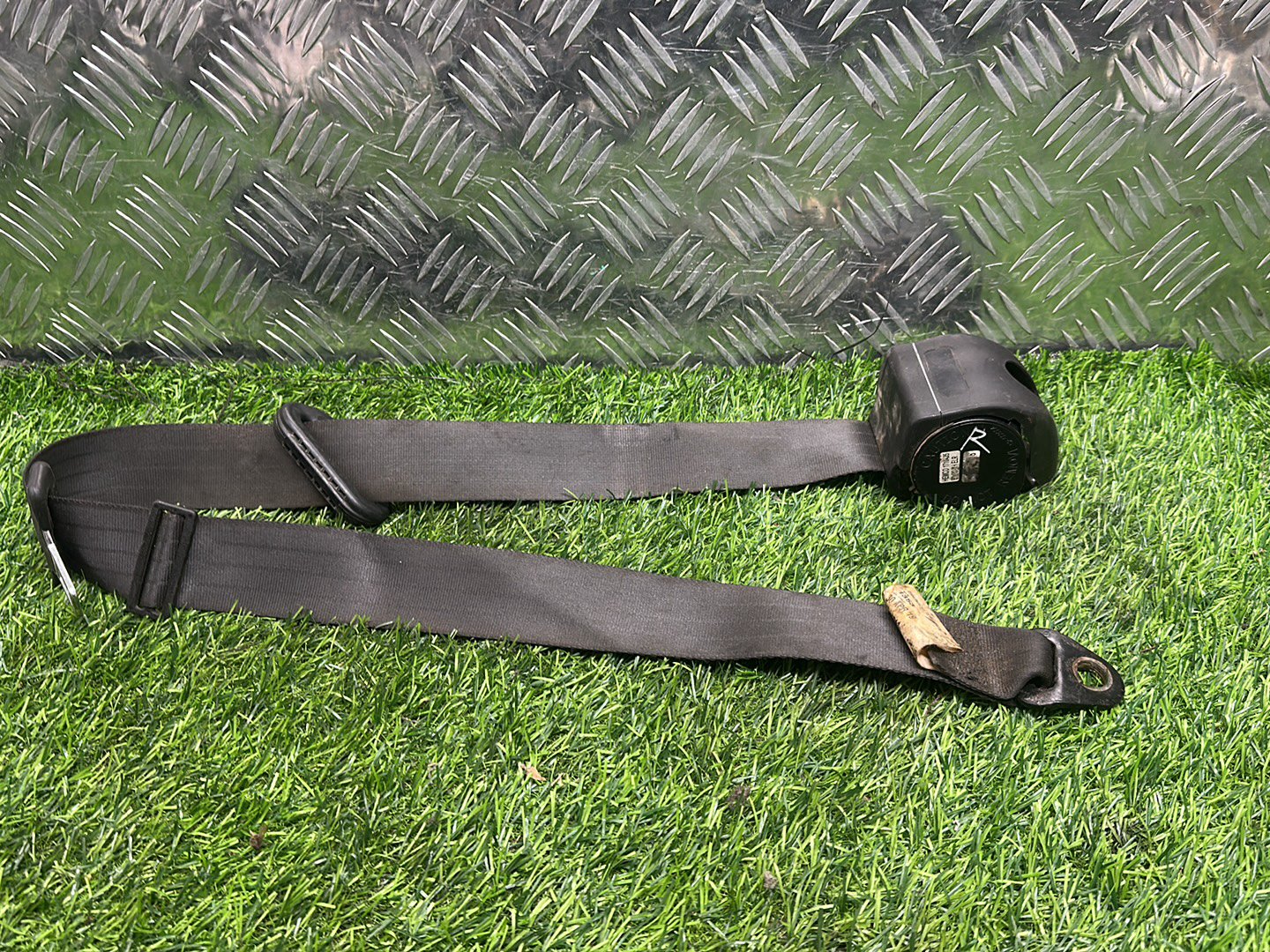 1997-2005 Toyota Hilux N160- Right Rear Seat belt PN: 1603011