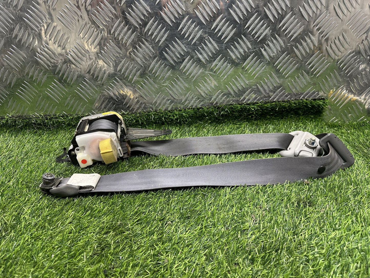 1995-2002 Toyota Granvia- Left Front Seat Belt PN: TK-AB2-F1464-P
