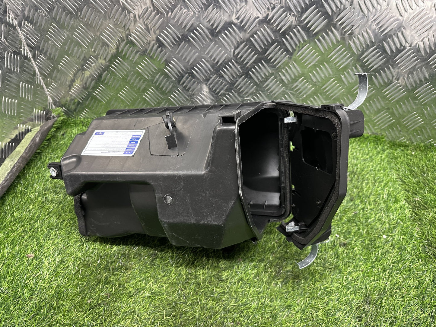 2004-2019 Toyota Hiace H200- Air Filter Box PN: CIRCLE TYPE SENSOR