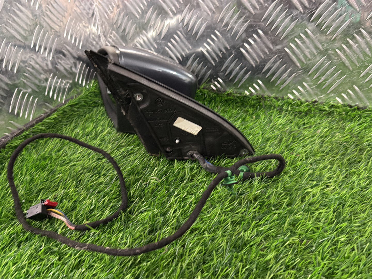 2010 - 2015 Volkswagen Passat Left Door Mirror 6 wires