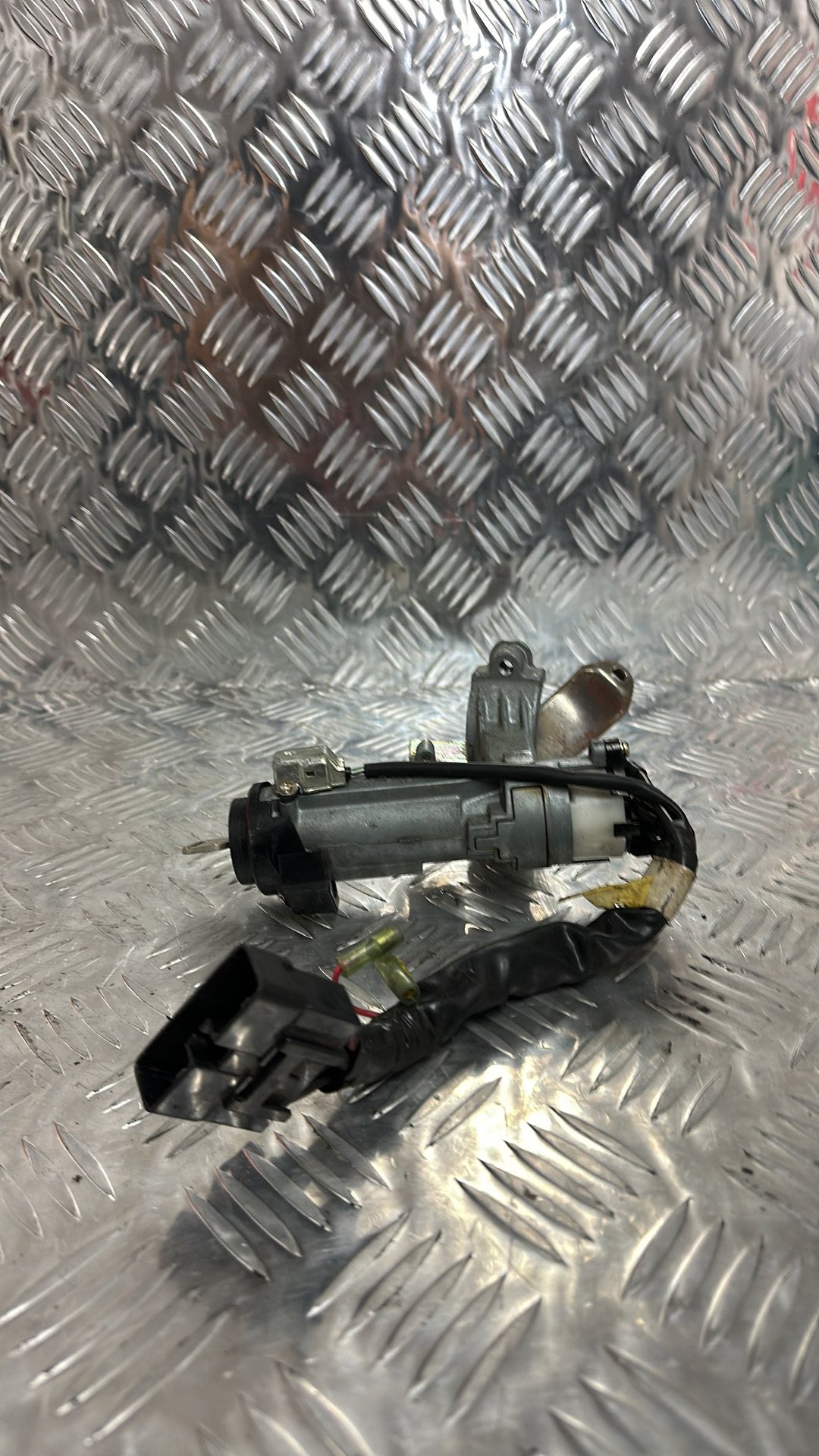 1994-1998 Toyota Hiace RZH113R- Ignition With Key PN: 45020-26-5