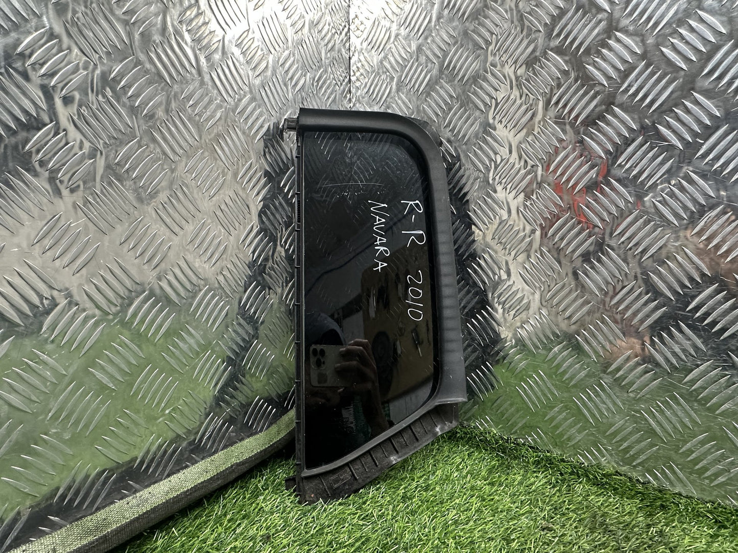 2004-2015 Nissan Navara D40- Right Rear Quarter Door Glass PN: