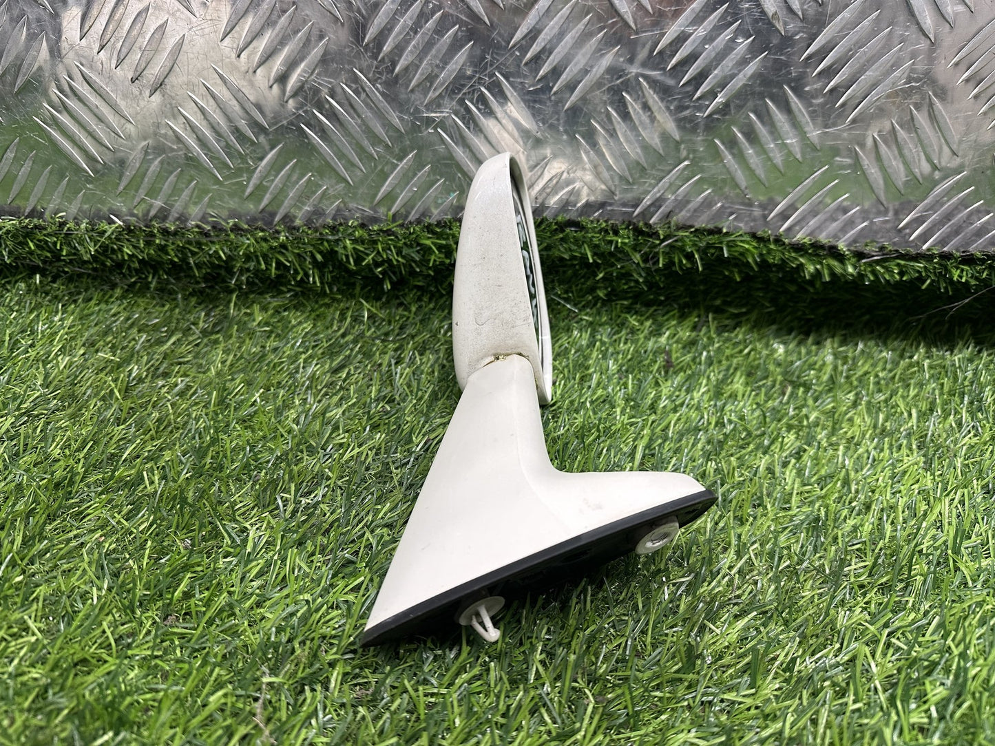 2005-2012 Toyota RAV4 A30- Left Front Guard Mirror PN: