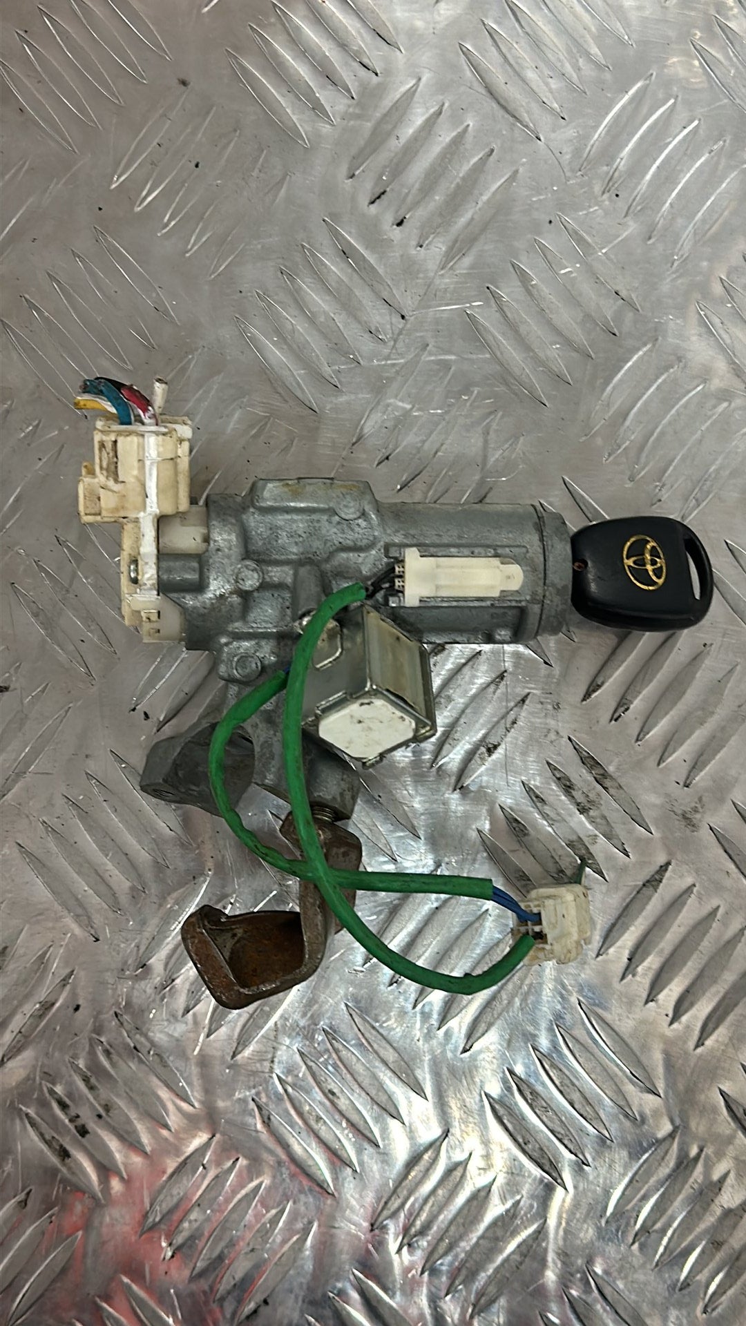 2003-2015 Toyota Sienta NCP8*- Ignition With Key PN: 45020-52-3