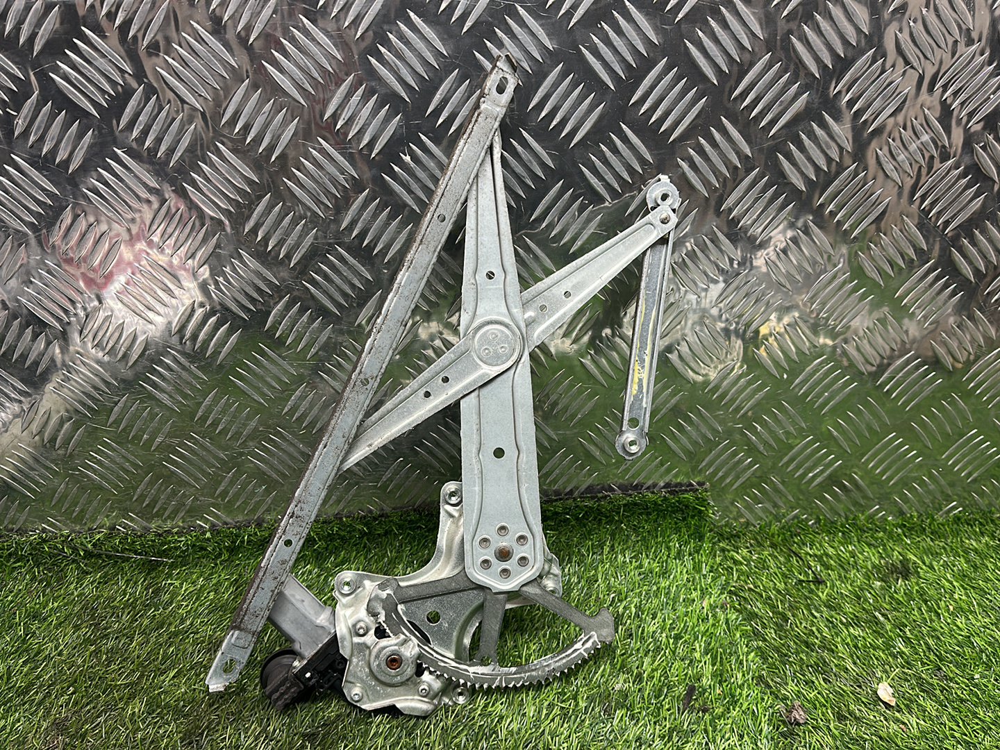 2011-2021 Toyota Aqua NHP10- Left Front Window Regulator/Motor PN: 6 PIN