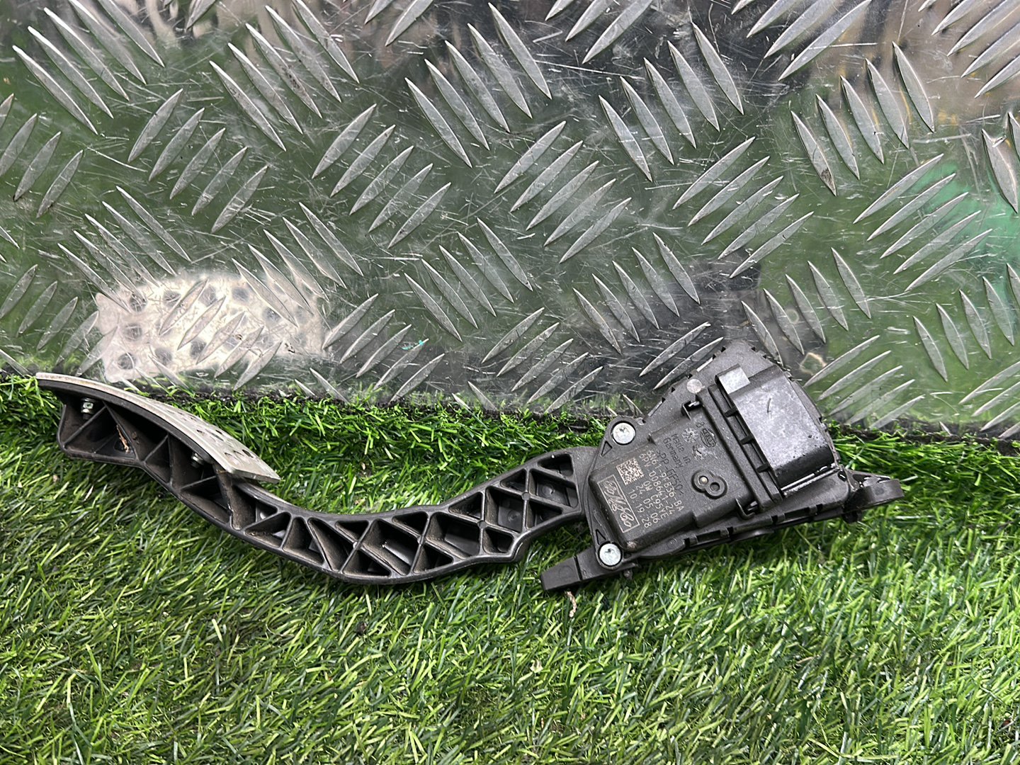 2003-2009 Mazda Axela BK - Accelerator Pedal PN: 6 PIN (6N61-9F836-BA)