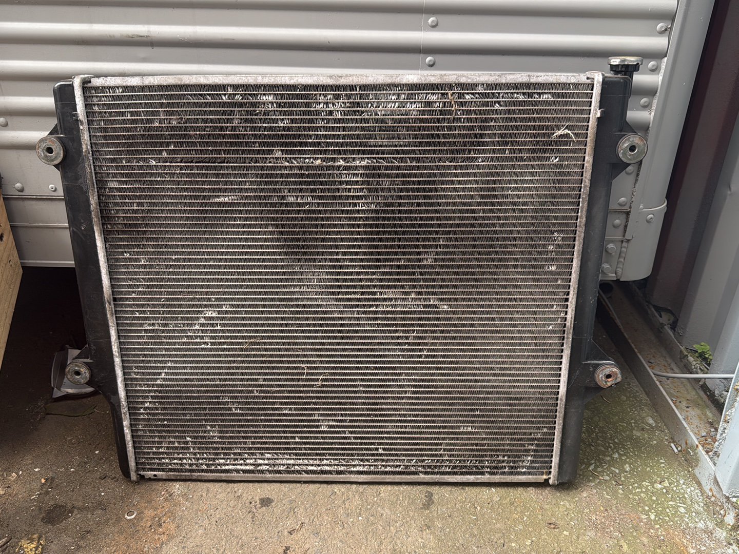 1996-2002 Toyota Land Cruiser Prado 1KZ Automatic Radiator