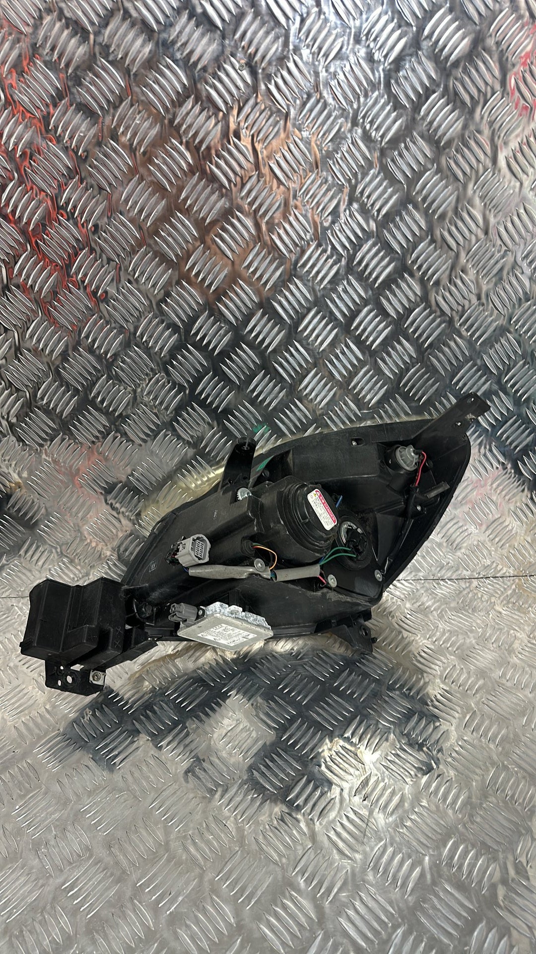 Mazda Verisa- Right Headlight PN: STANLEY P4514
