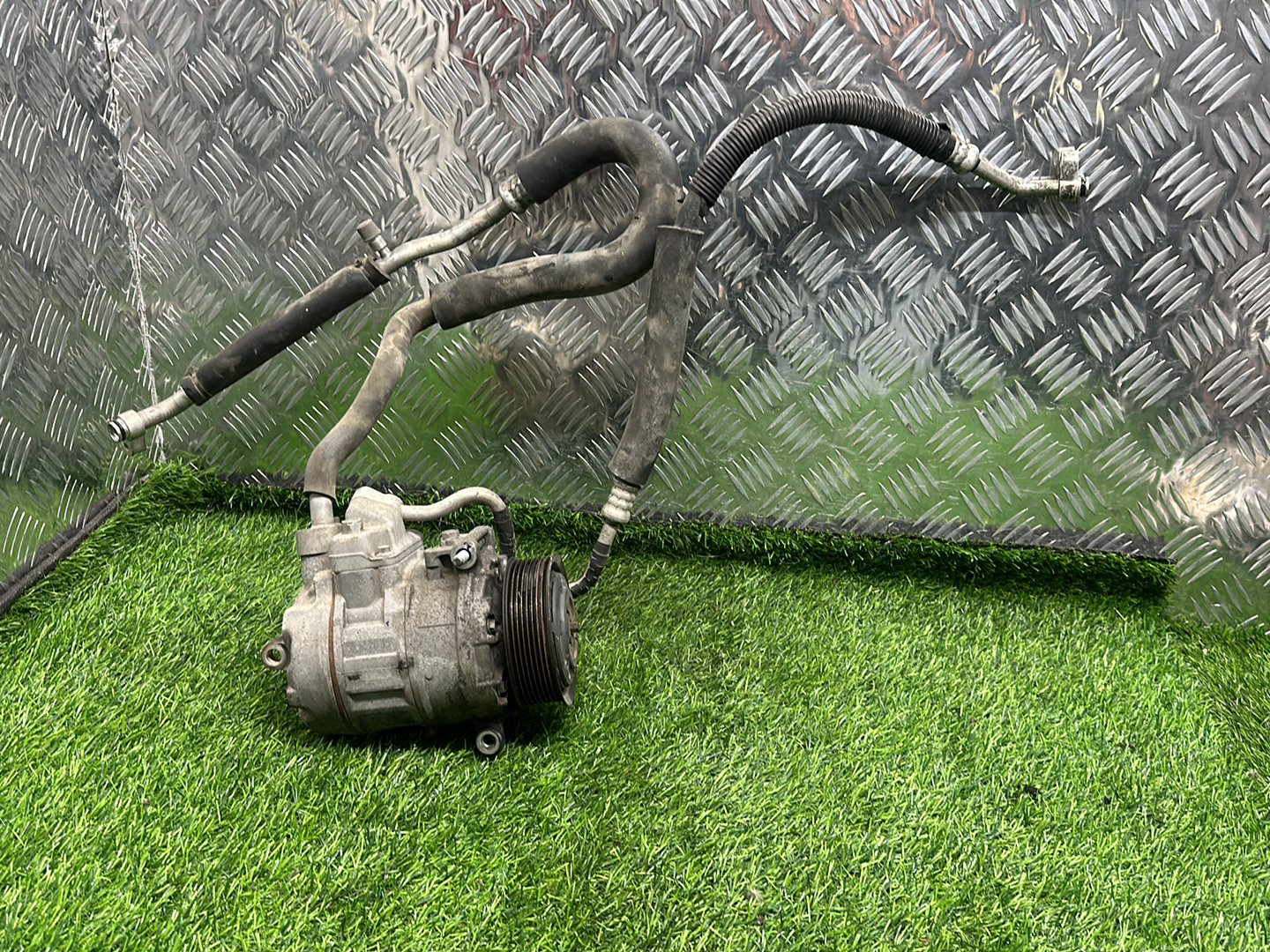 2004 - 2010 Land Rover Discovery A/C Compressor DENSO JBP000183