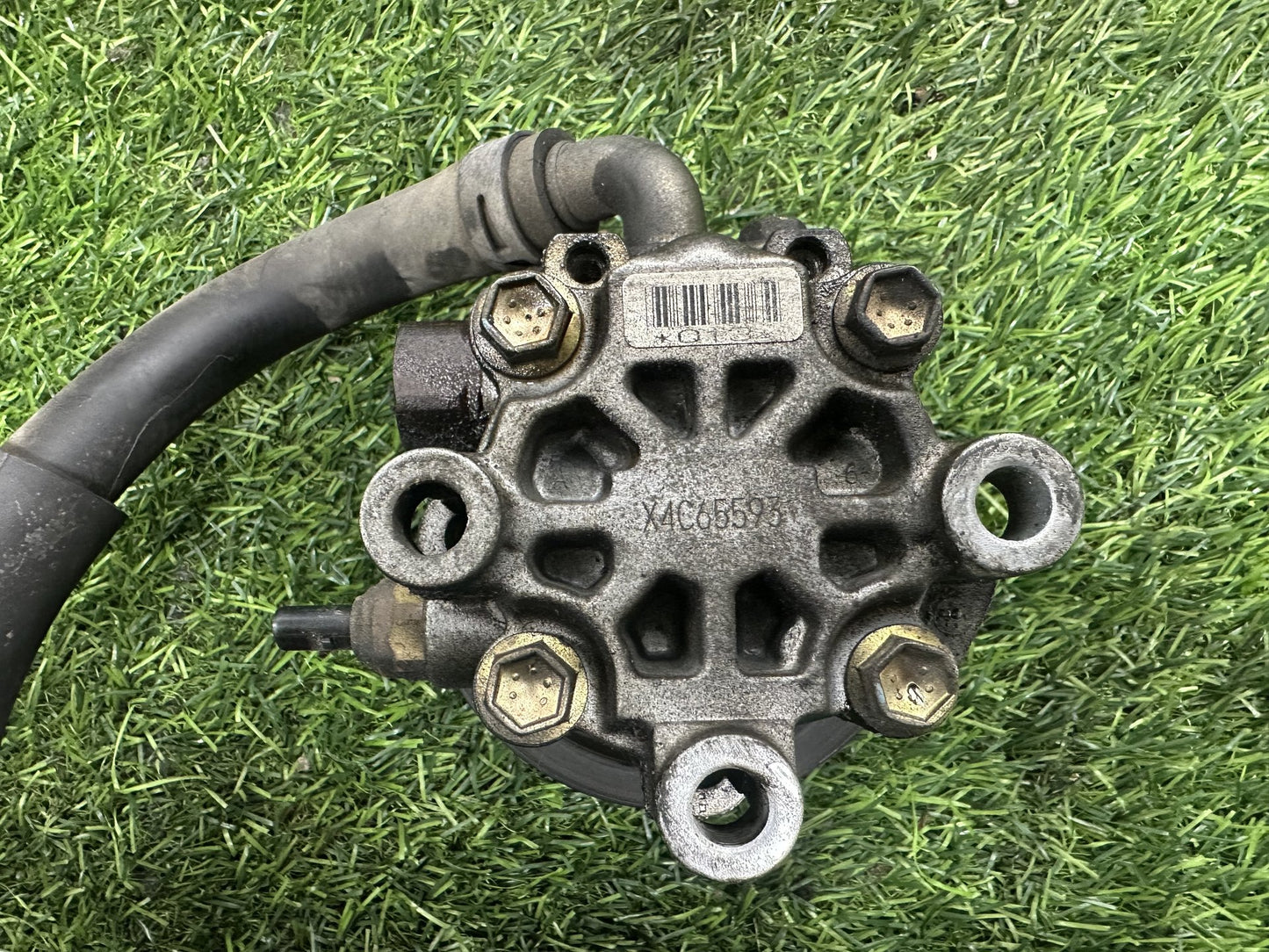 2000-2005 Toyota Estima R30 - Steering Pump PN: 2AZ