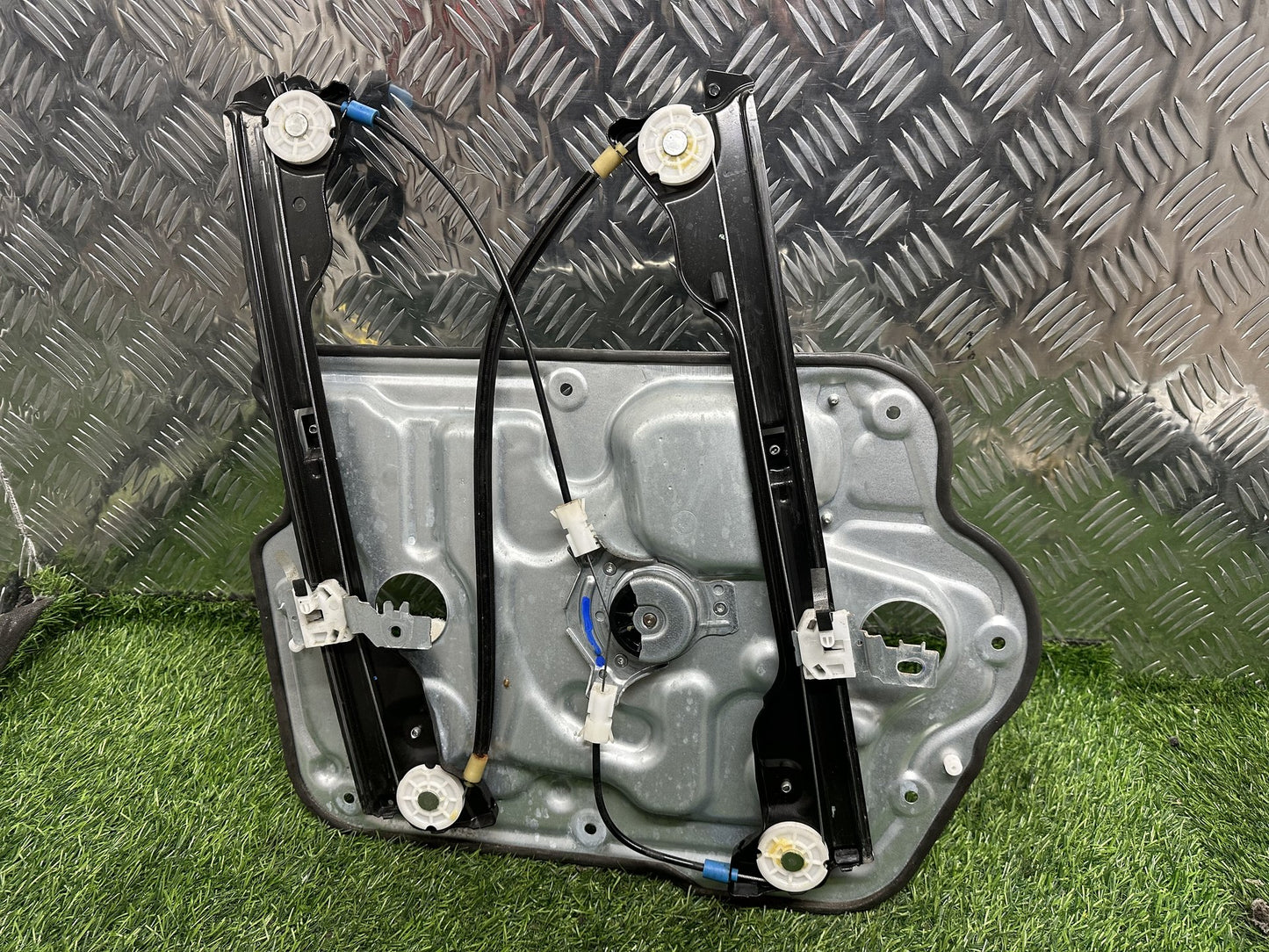 2010-2013 Nissan Qashqai J10- Right Front Door Regulator PN: (6 PIN)- 80770JD20A-1870-0409