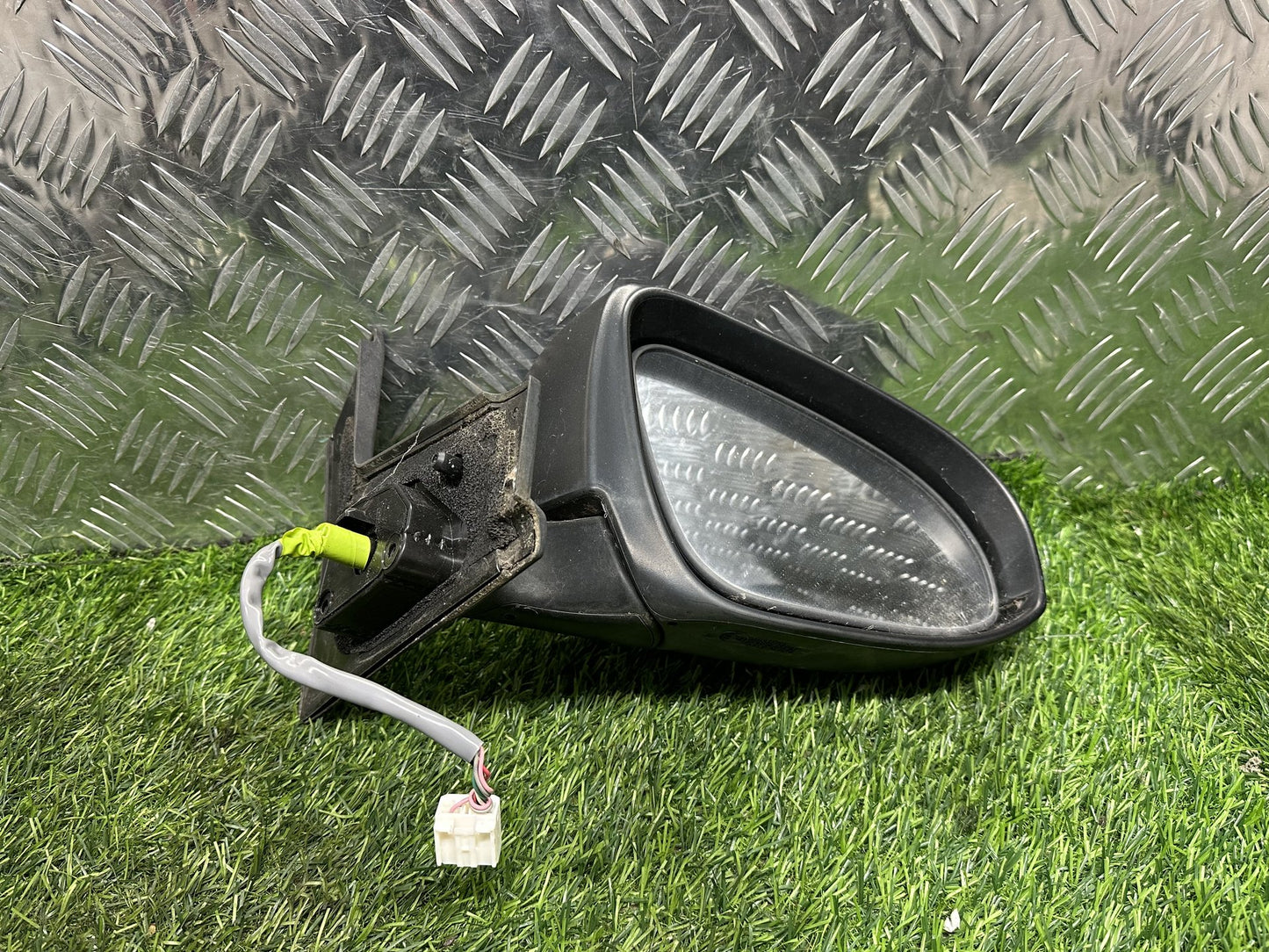 2011-2021 Toyota Aqua NHP10- Right Door Mirror PN: 7 WIRE TYPE