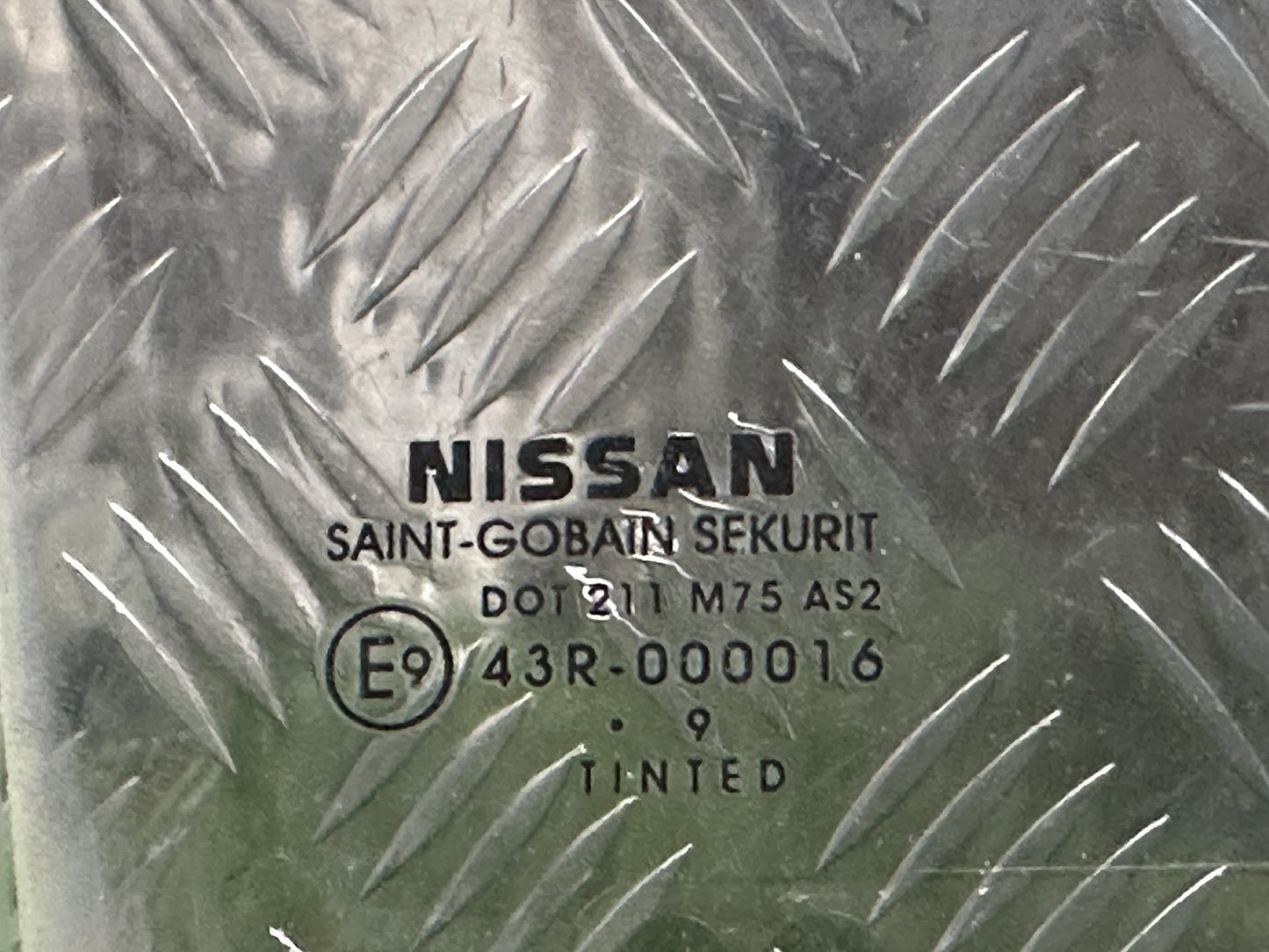 2004-2015 Nissan Navara D40- Right Front Door Glass PN: M75