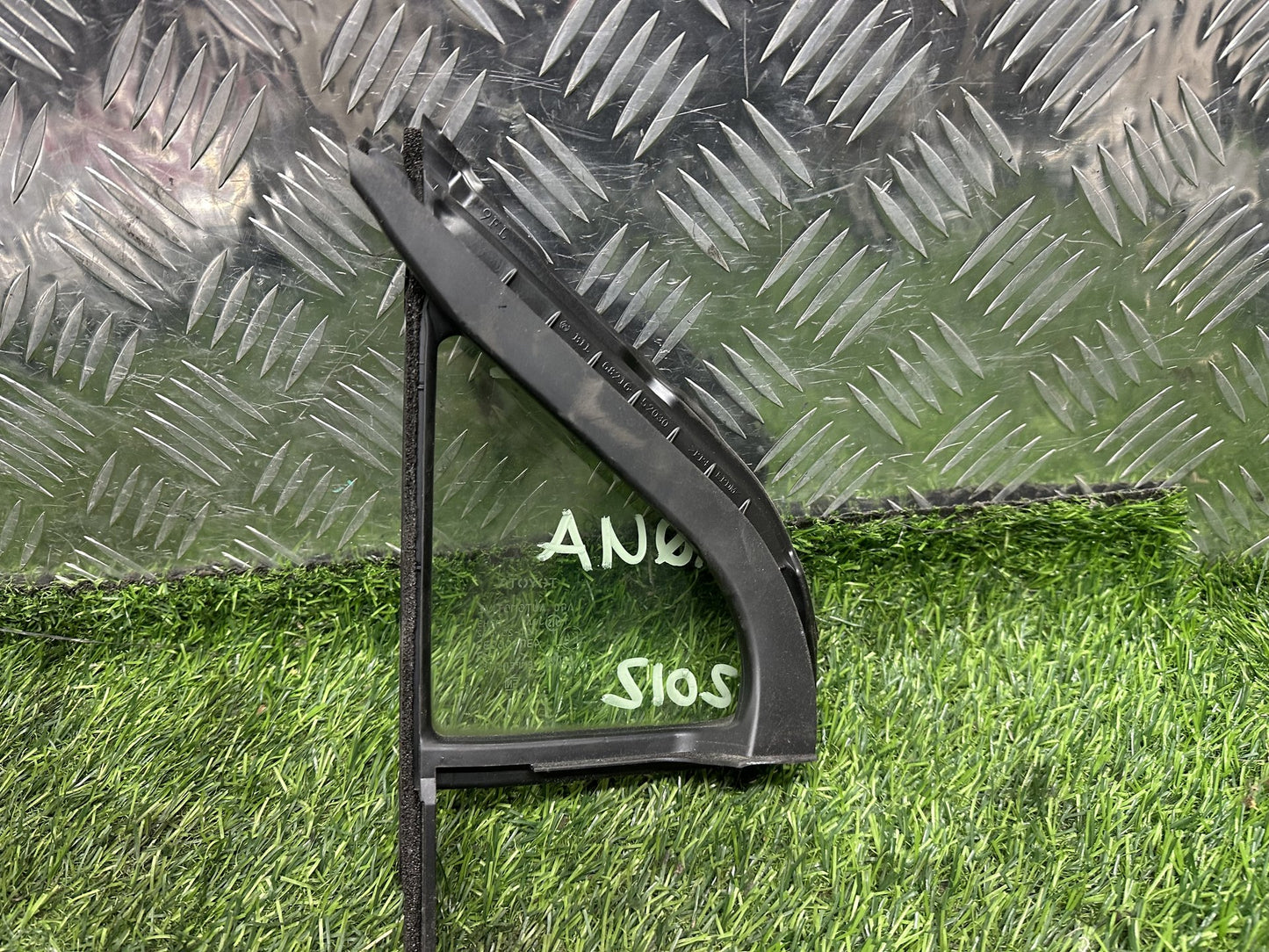2011-2021 Toyota Aqua NHP10- Left Front Quarter Door Glass PN: M2H3